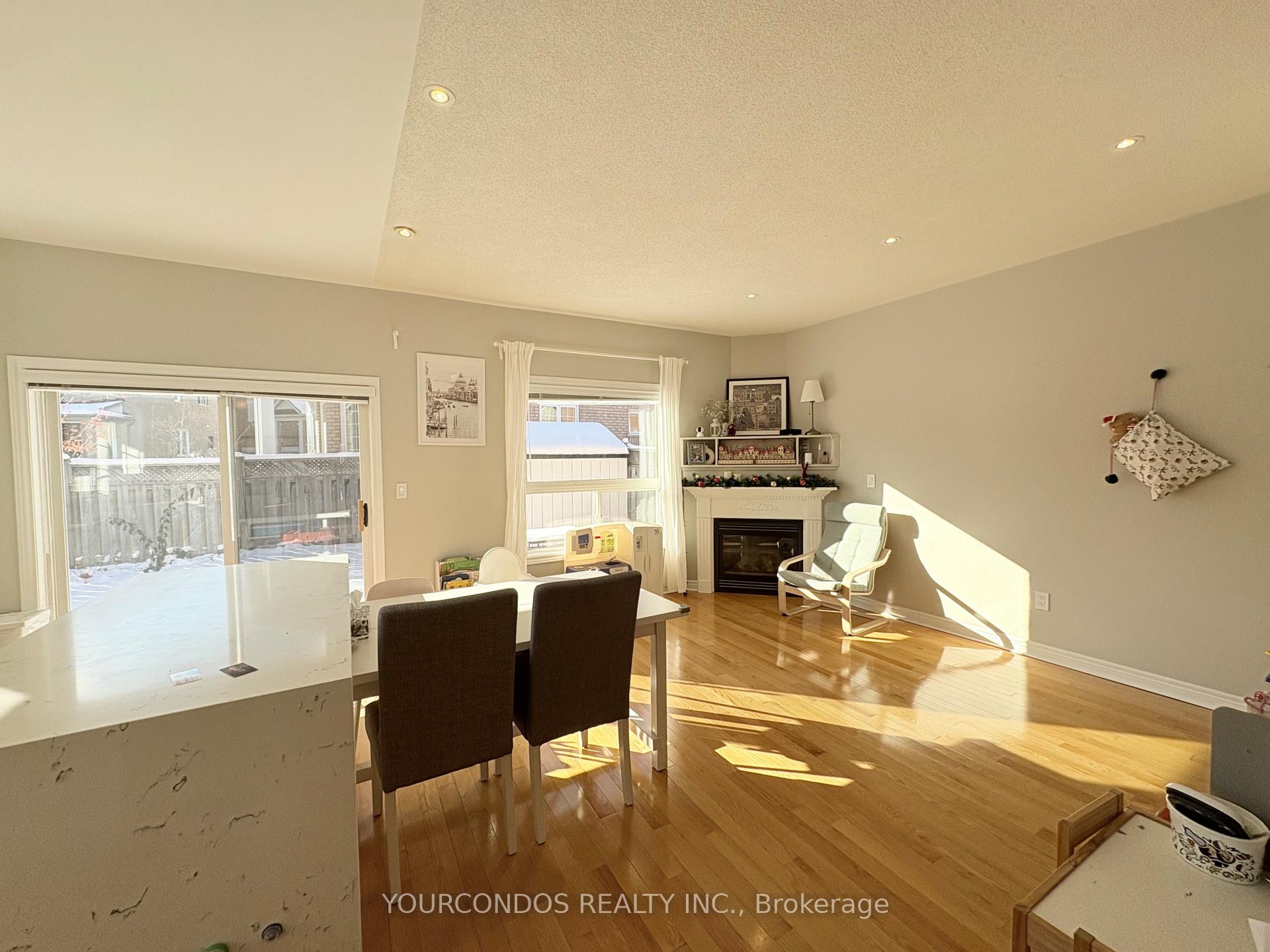 Photo 9 of 66 Crawford Street, Markham, Berczy — HOMEH