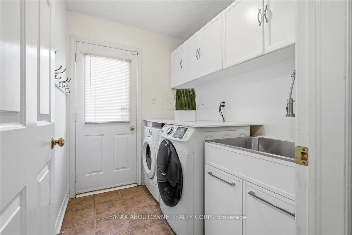 Photo 9 of 1320 Monks Passage, Oakville, Glen Abbey — HOMEH