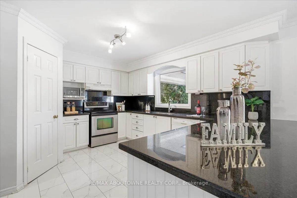 Photo 18 of 1320 Monks Passage, Oakville, Glen Abbey — HOMEH