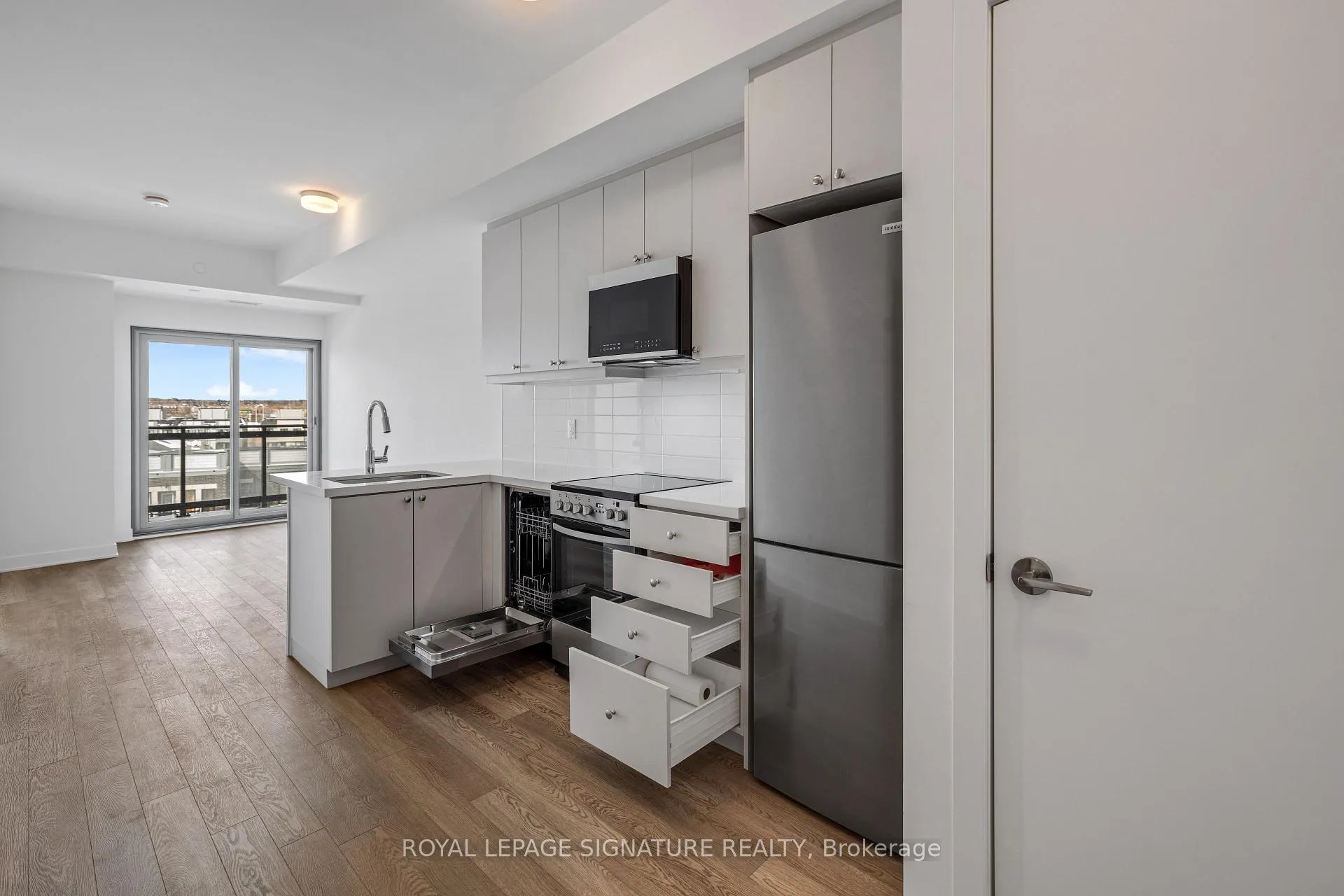 Photo 5 of Unit 520, 51 Clarington Boulevard, Clarington, Bowmanville — HOMEH