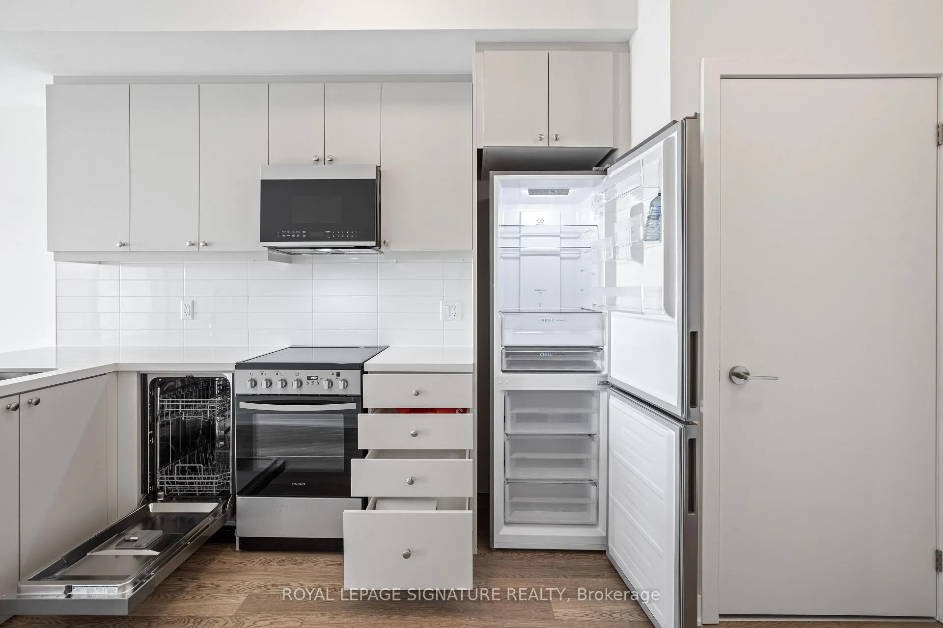 Photo 6 of Unit 520, 51 Clarington Boulevard, Clarington, Bowmanville — HOMEH