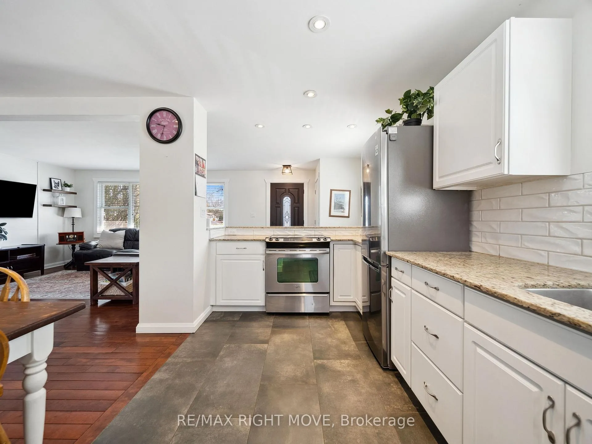 Photo 8 of 603 High Street, Orillia — HOMEH