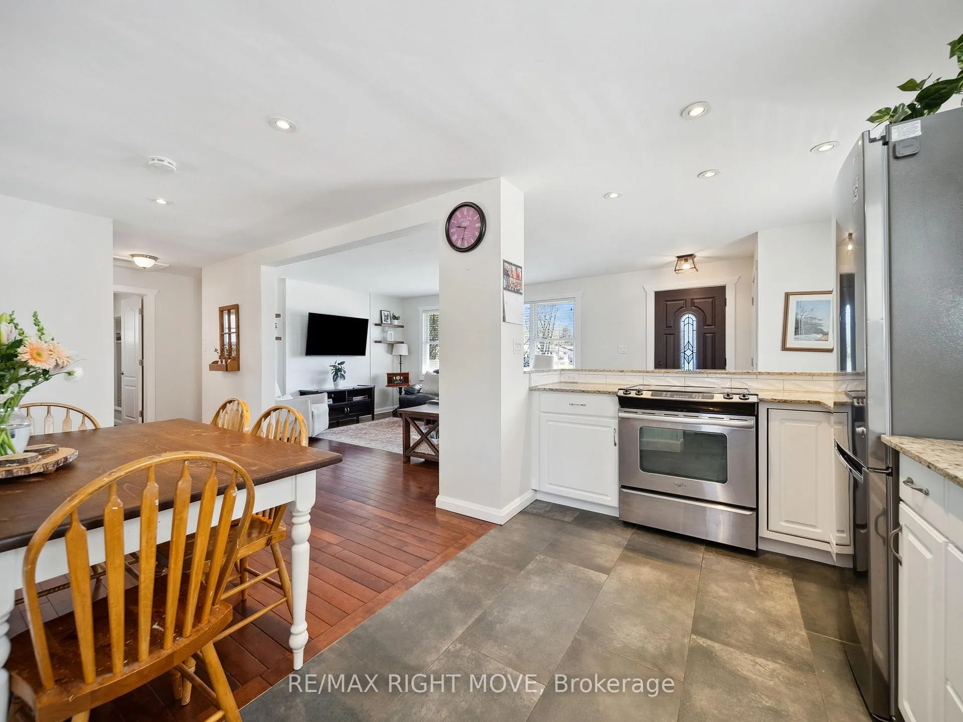 Photo 9 of 603 High Street, Orillia — HOMEH