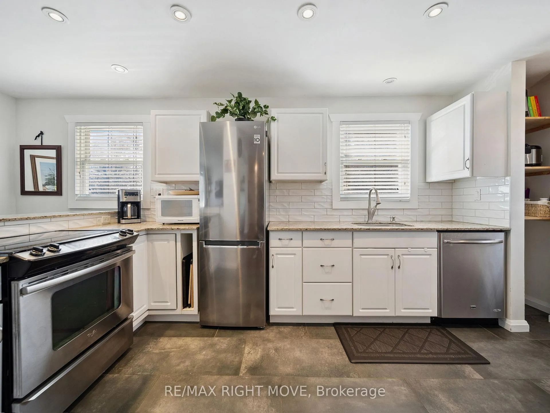 Photo 11 of 603 High Street, Orillia — HOMEH