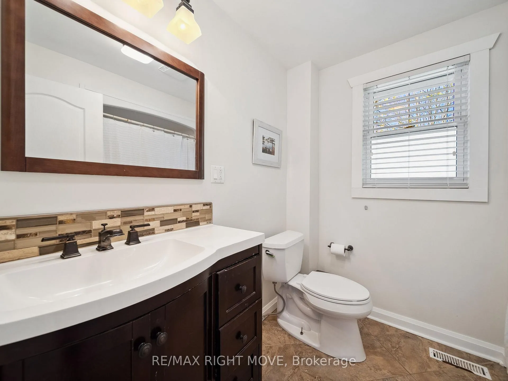 Photo 16 of 603 High Street, Orillia — HOMEH