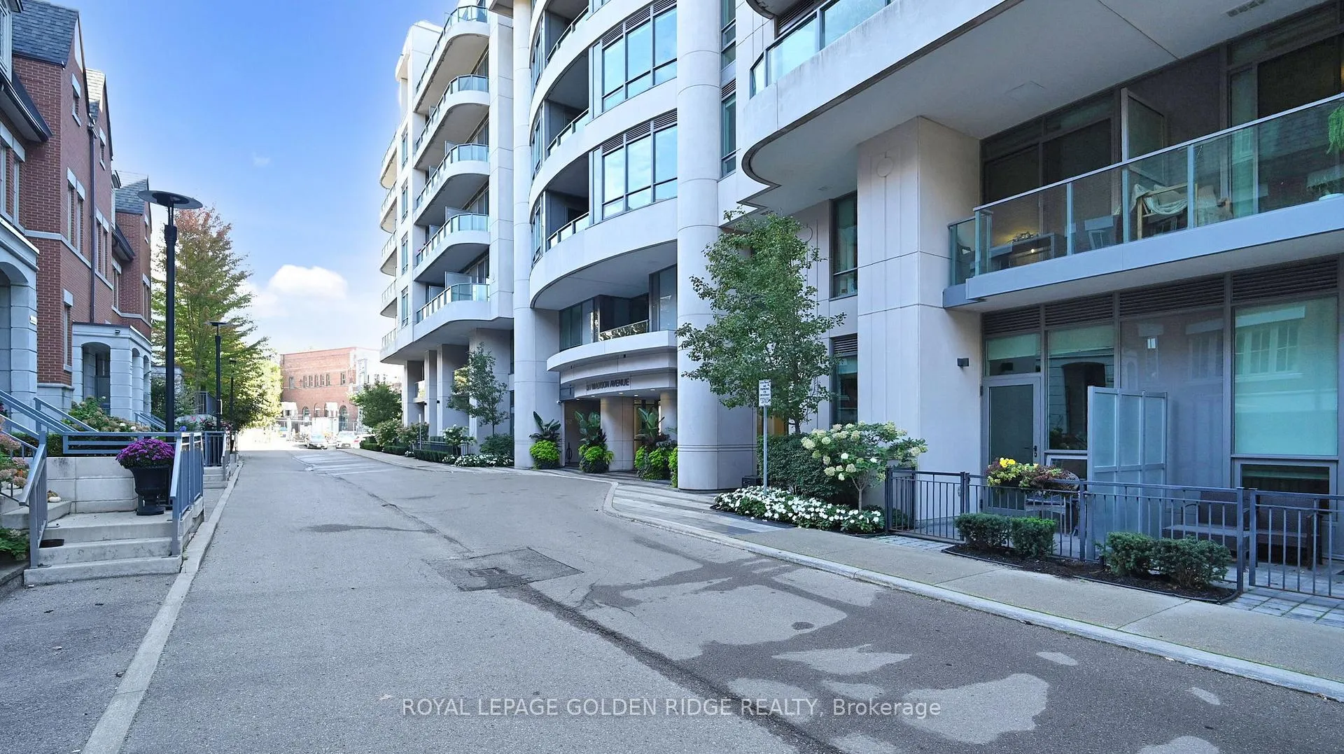 Photo 2 of Unit 224, 377 Madison Avenue, Toronto, Casa Loma — HOMEH