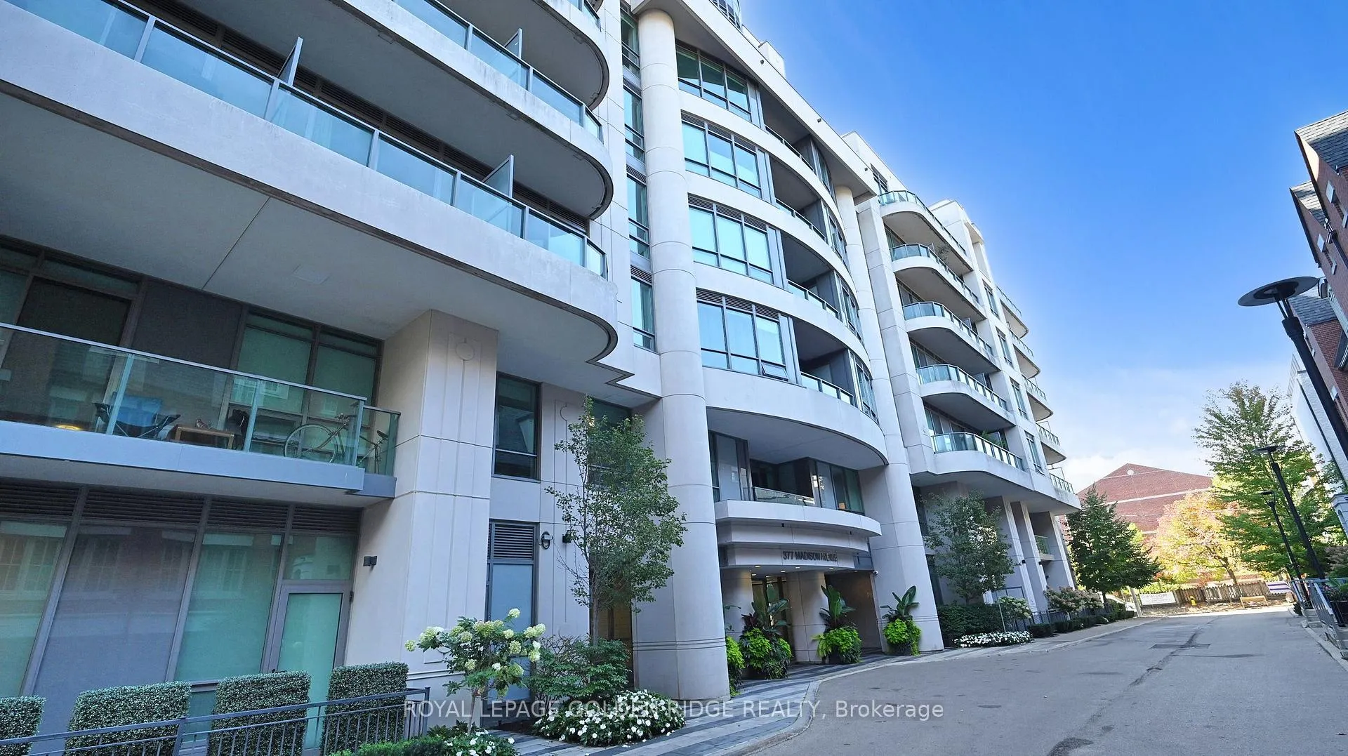 Photo 3 of Unit 224, 377 Madison Avenue, Toronto, Casa Loma — HOMEH