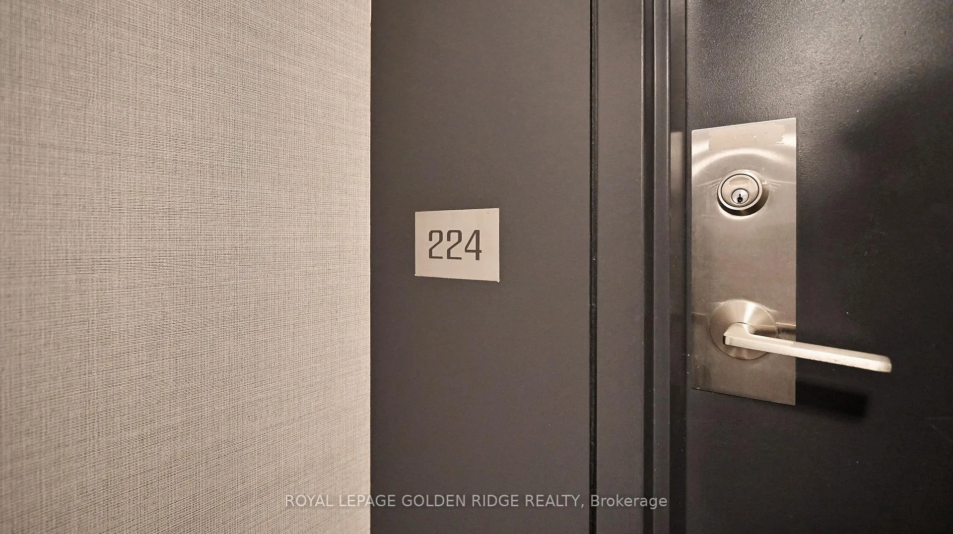 Photo 9 of Unit 224, 377 Madison Avenue, Toronto, Casa Loma — HOMEH