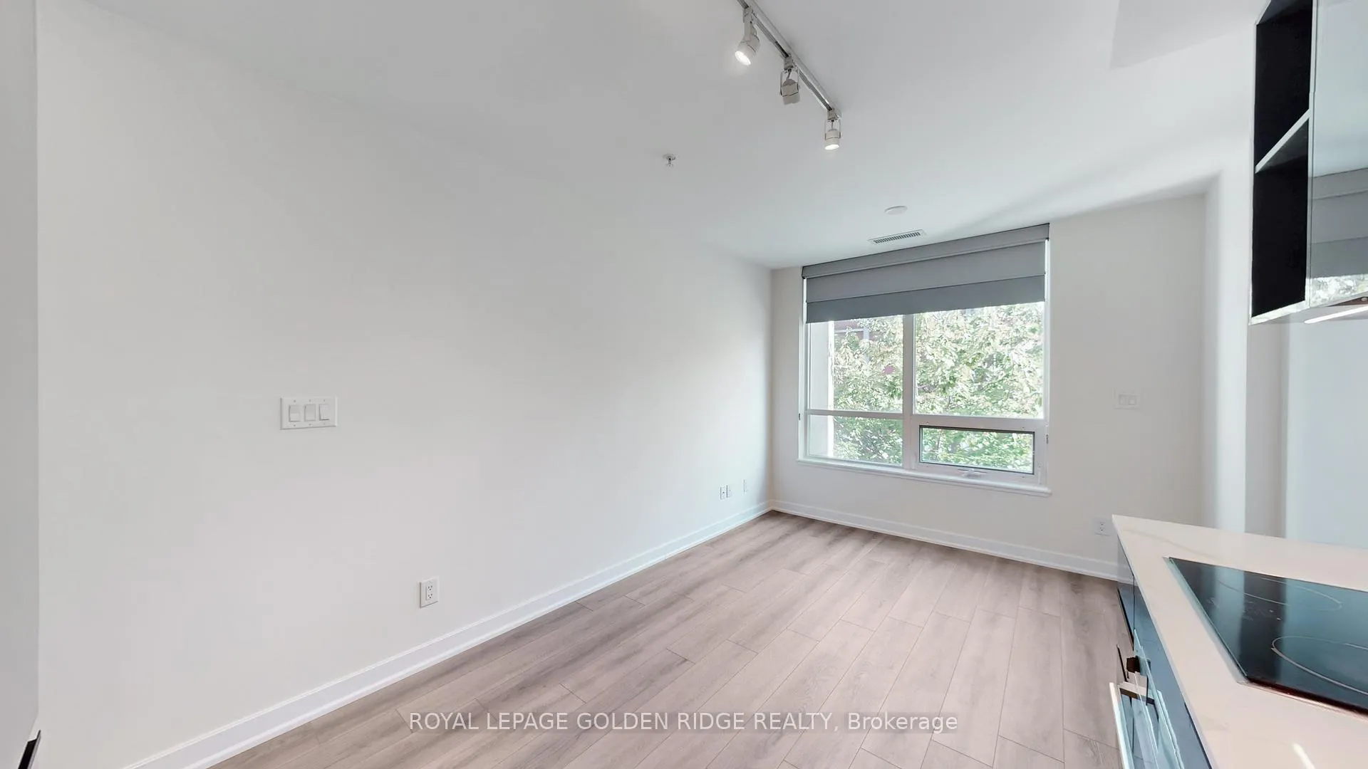 Photo 12 of Unit 224, 377 Madison Avenue, Toronto, Casa Loma — HOMEH