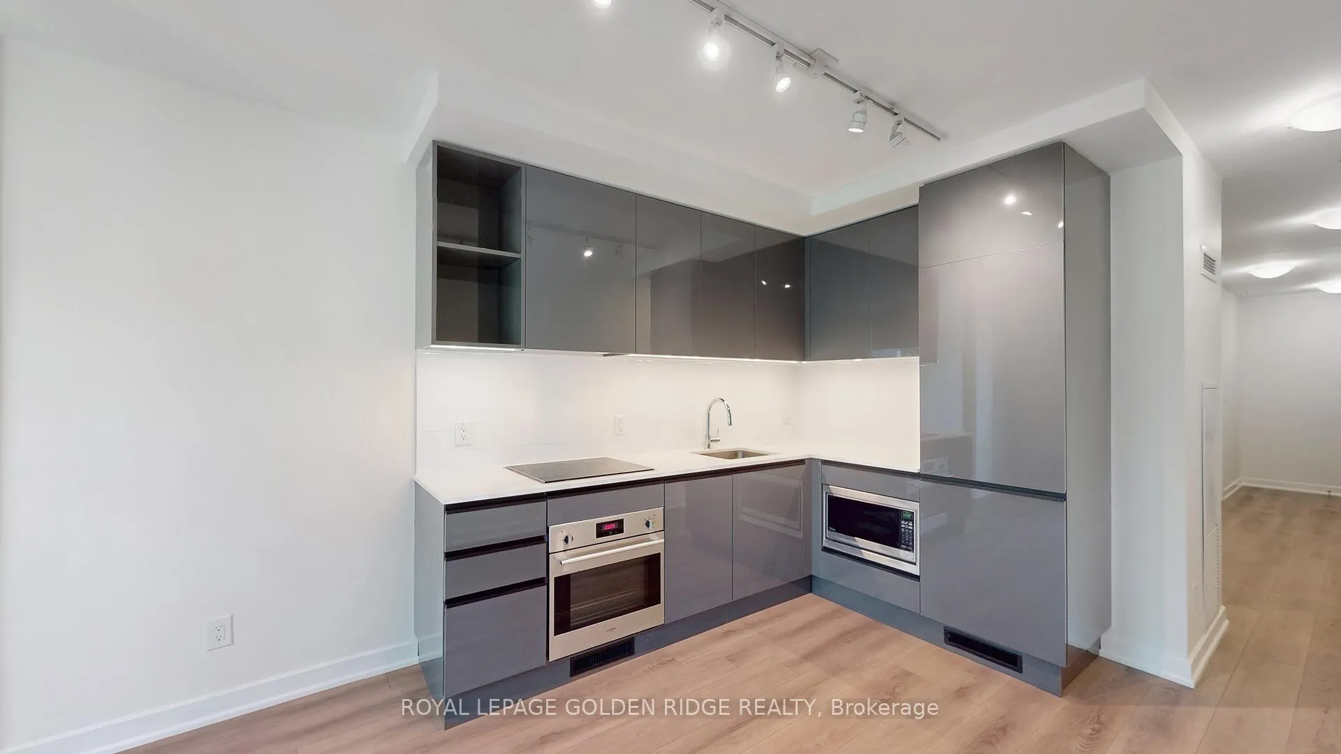 Photo 16 of Unit 224, 377 Madison Avenue, Toronto, Casa Loma — HOMEH