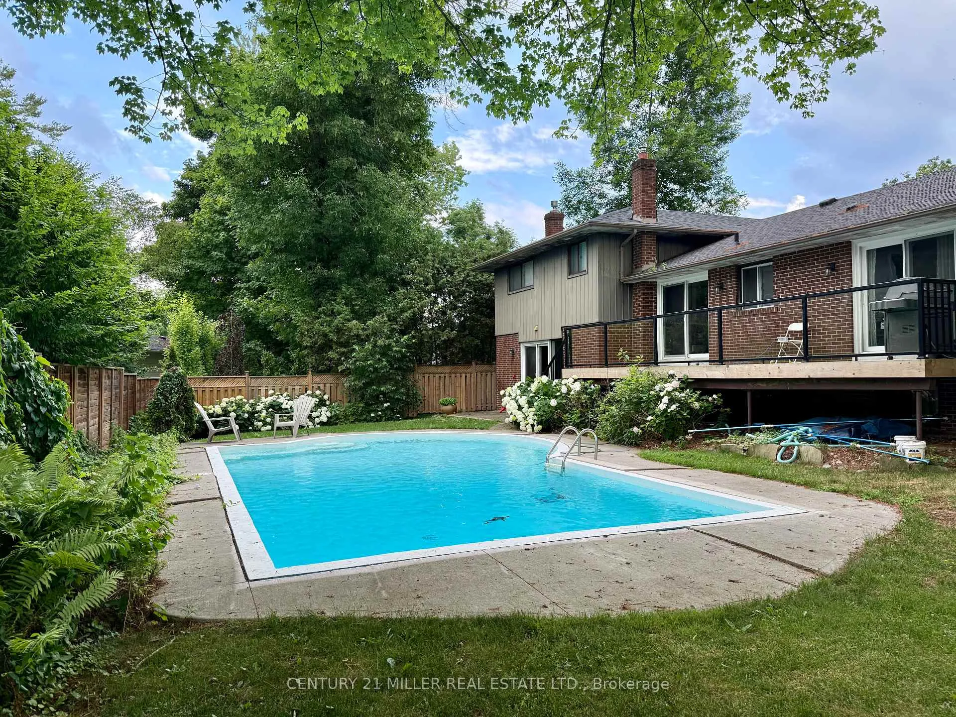 Photo 6 of 163 Castle Crescent, Oakville, Ford — HOMEH