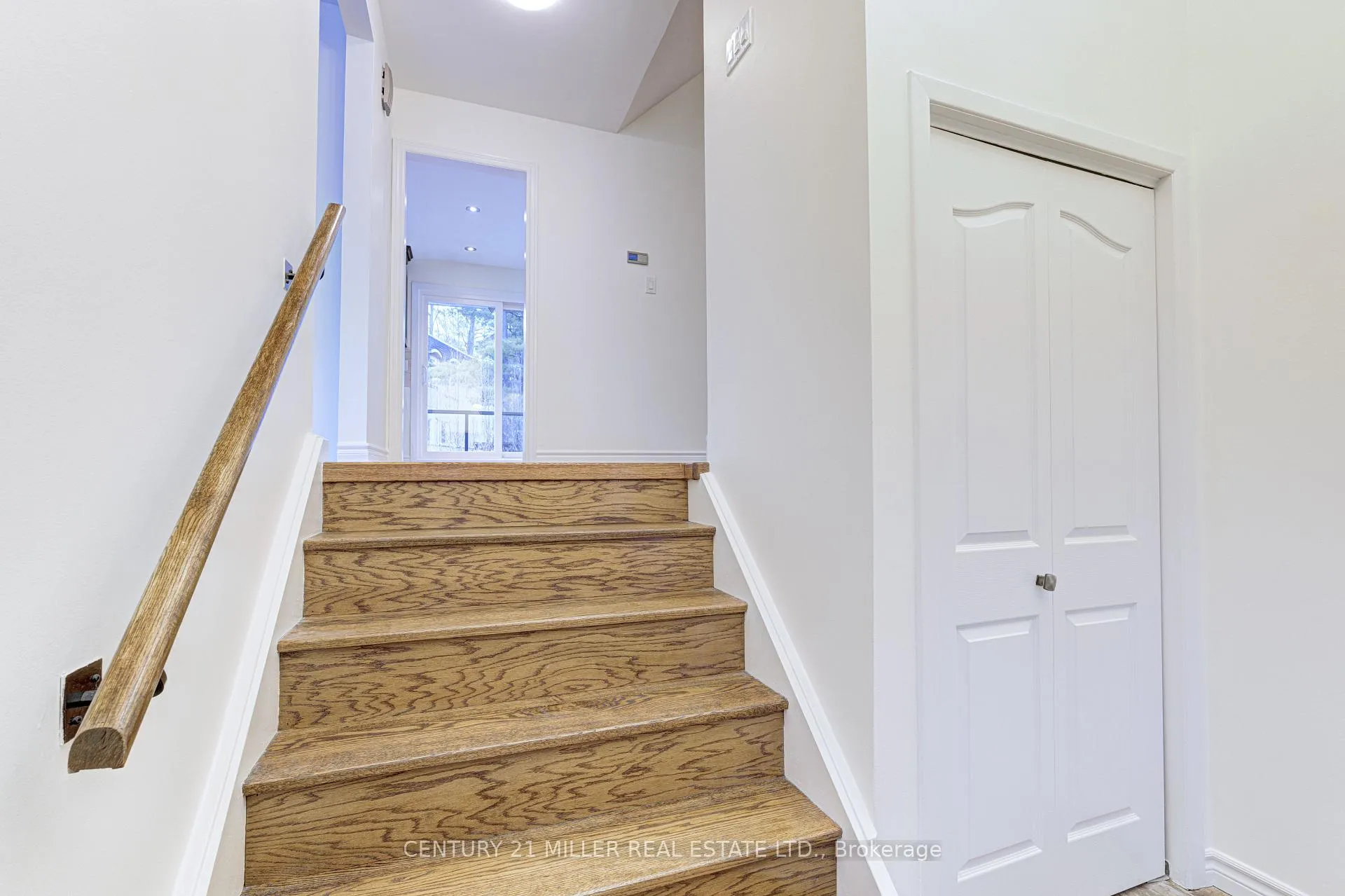 Photo 7 of 163 Castle Crescent, Oakville, Ford — HOMEH
