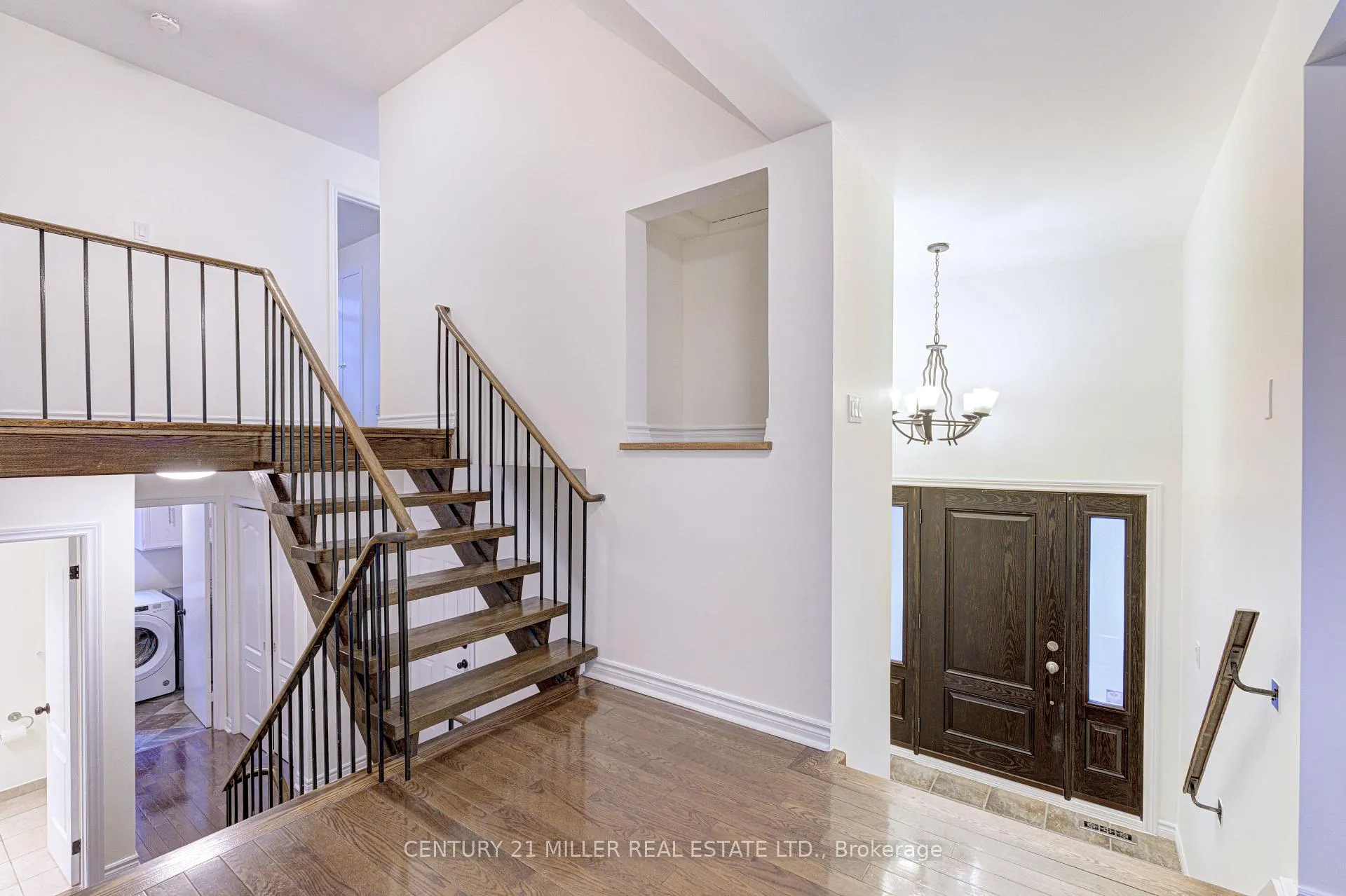 Photo 8 of 163 Castle Crescent, Oakville, Ford — HOMEH