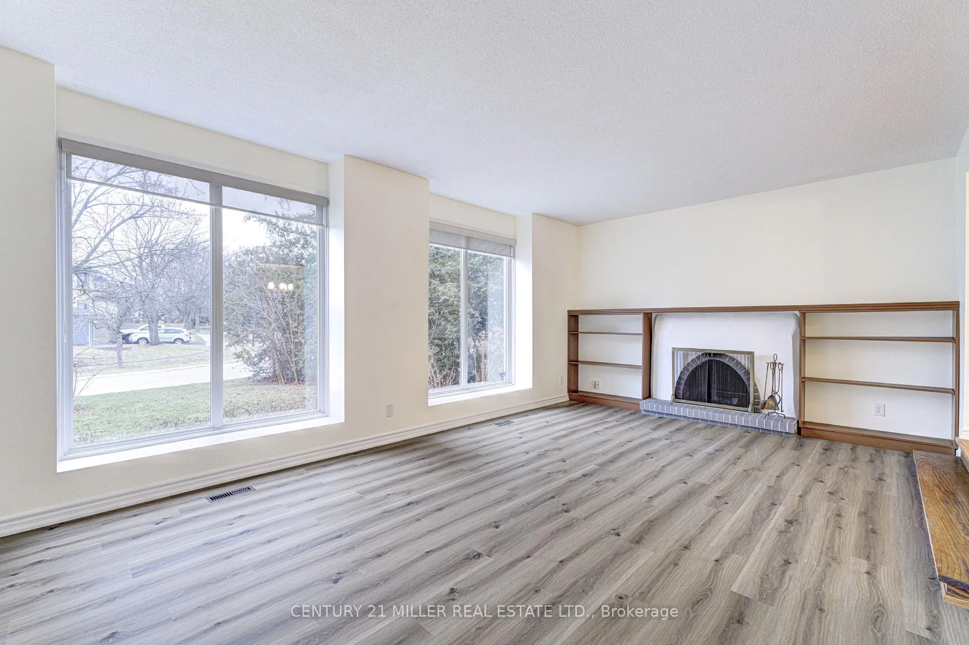 Photo 9 of 163 Castle Crescent, Oakville, Ford — HOMEH