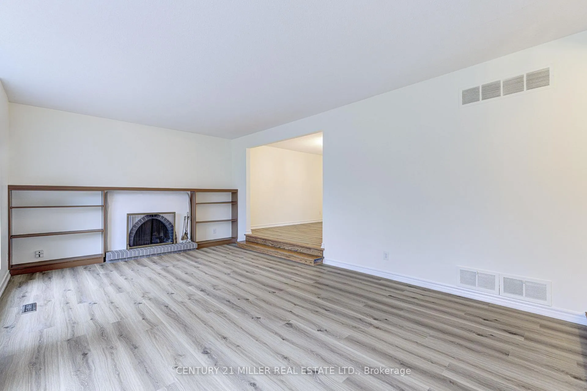 Photo 10 of 163 Castle Crescent, Oakville, Ford — HOMEH