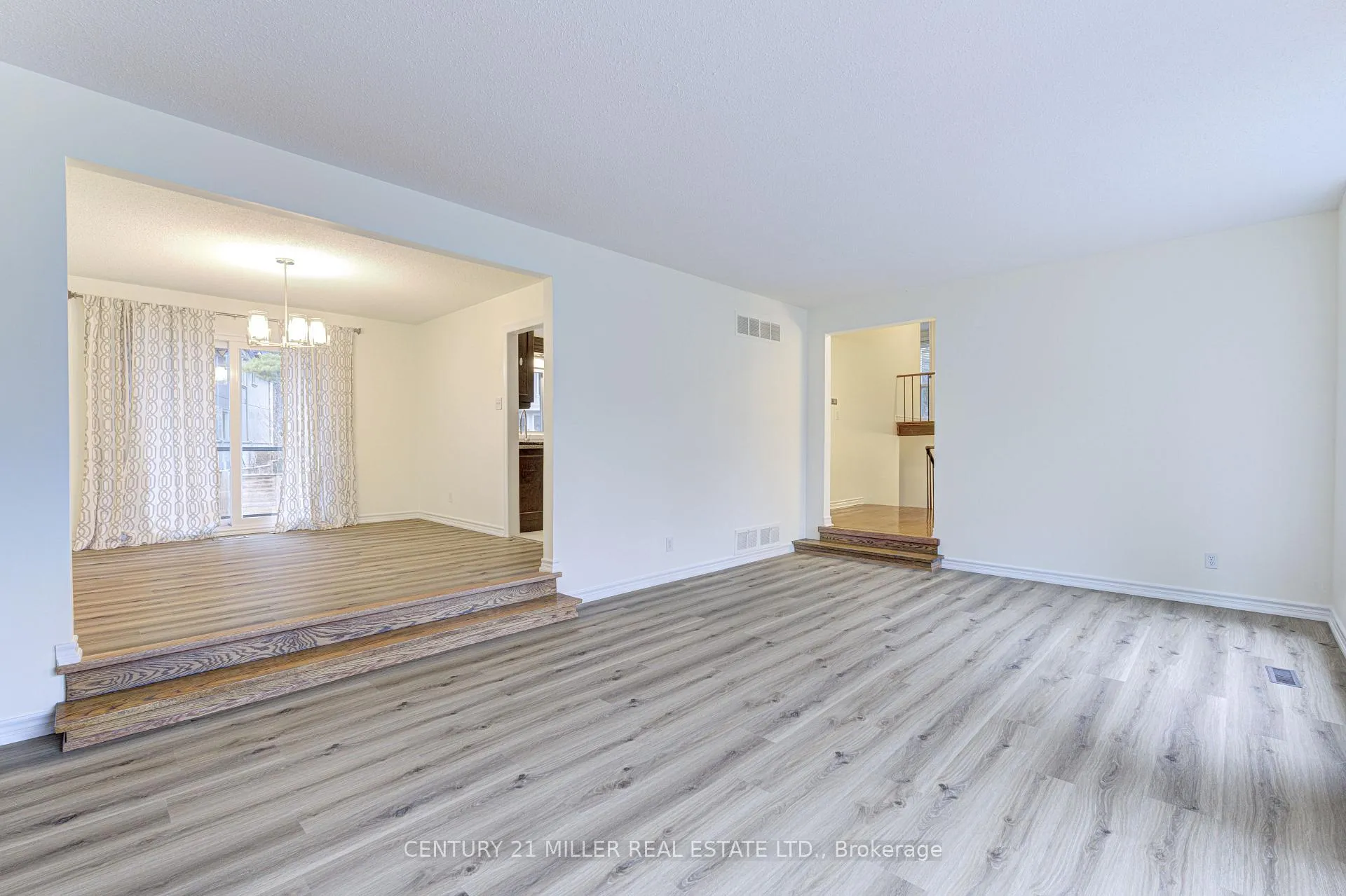Photo 11 of 163 Castle Crescent, Oakville, Ford — HOMEH