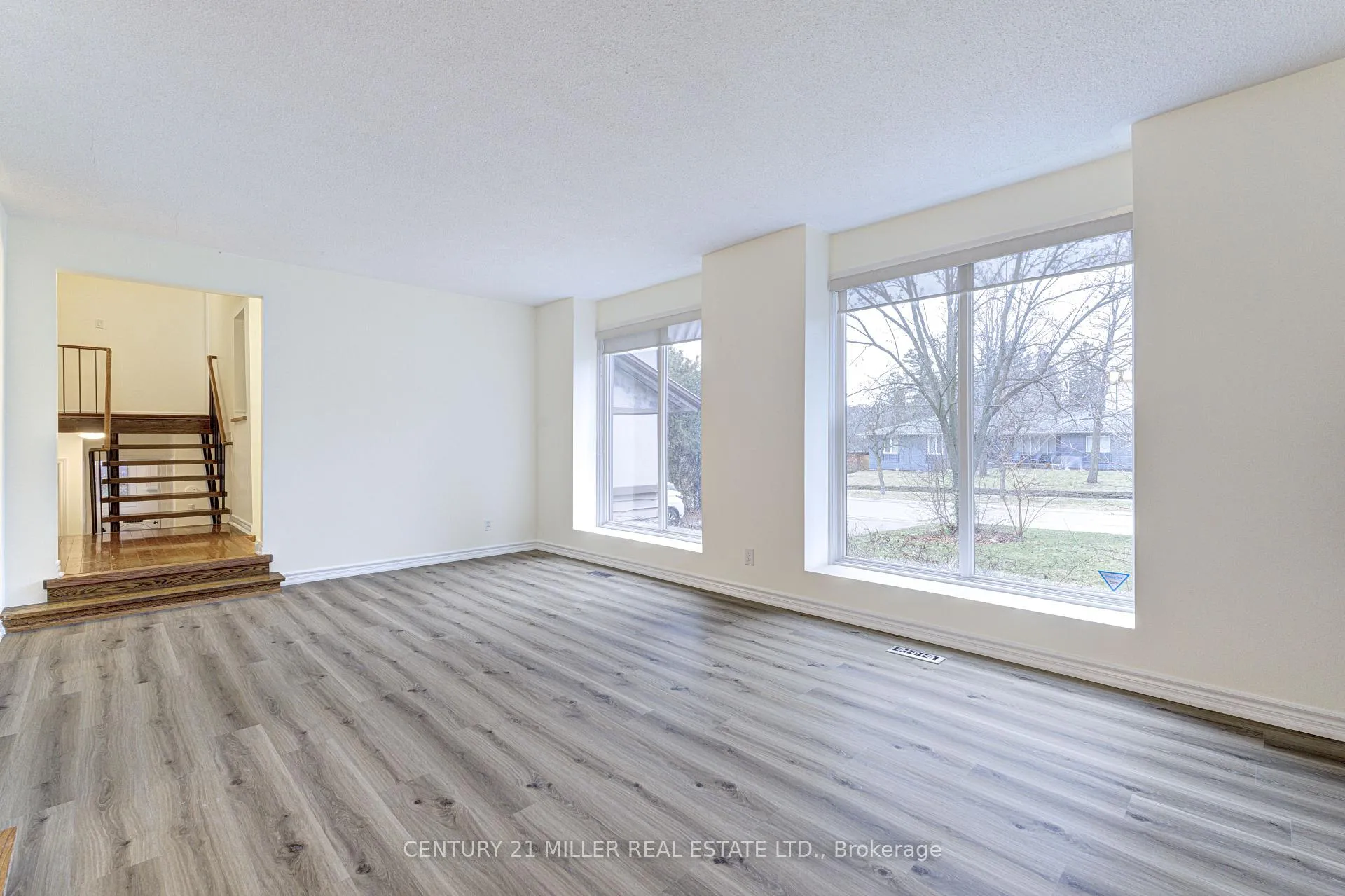 Photo 12 of 163 Castle Crescent, Oakville, Ford — HOMEH