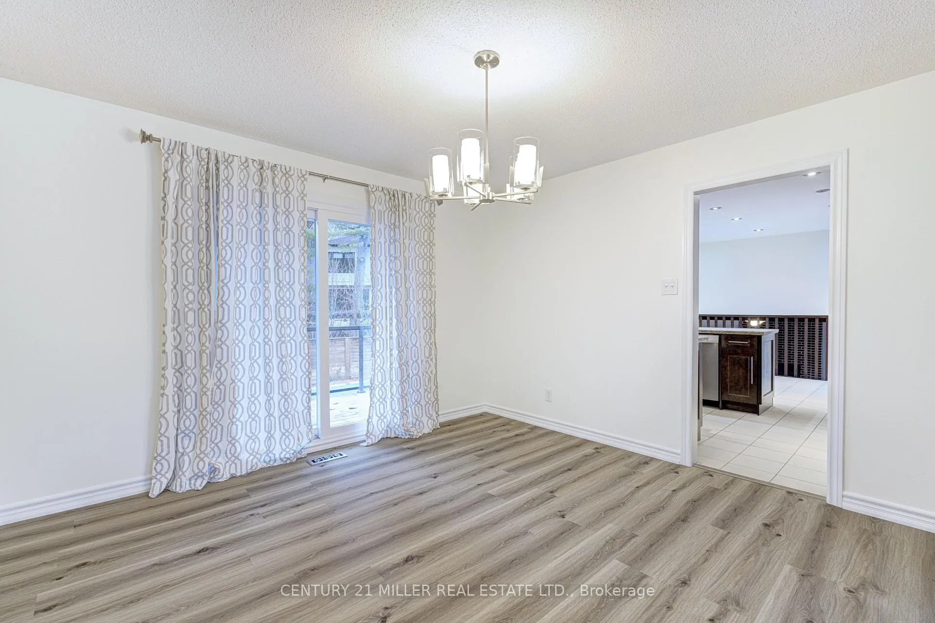 Photo 13 of 163 Castle Crescent, Oakville, Ford — HOMEH