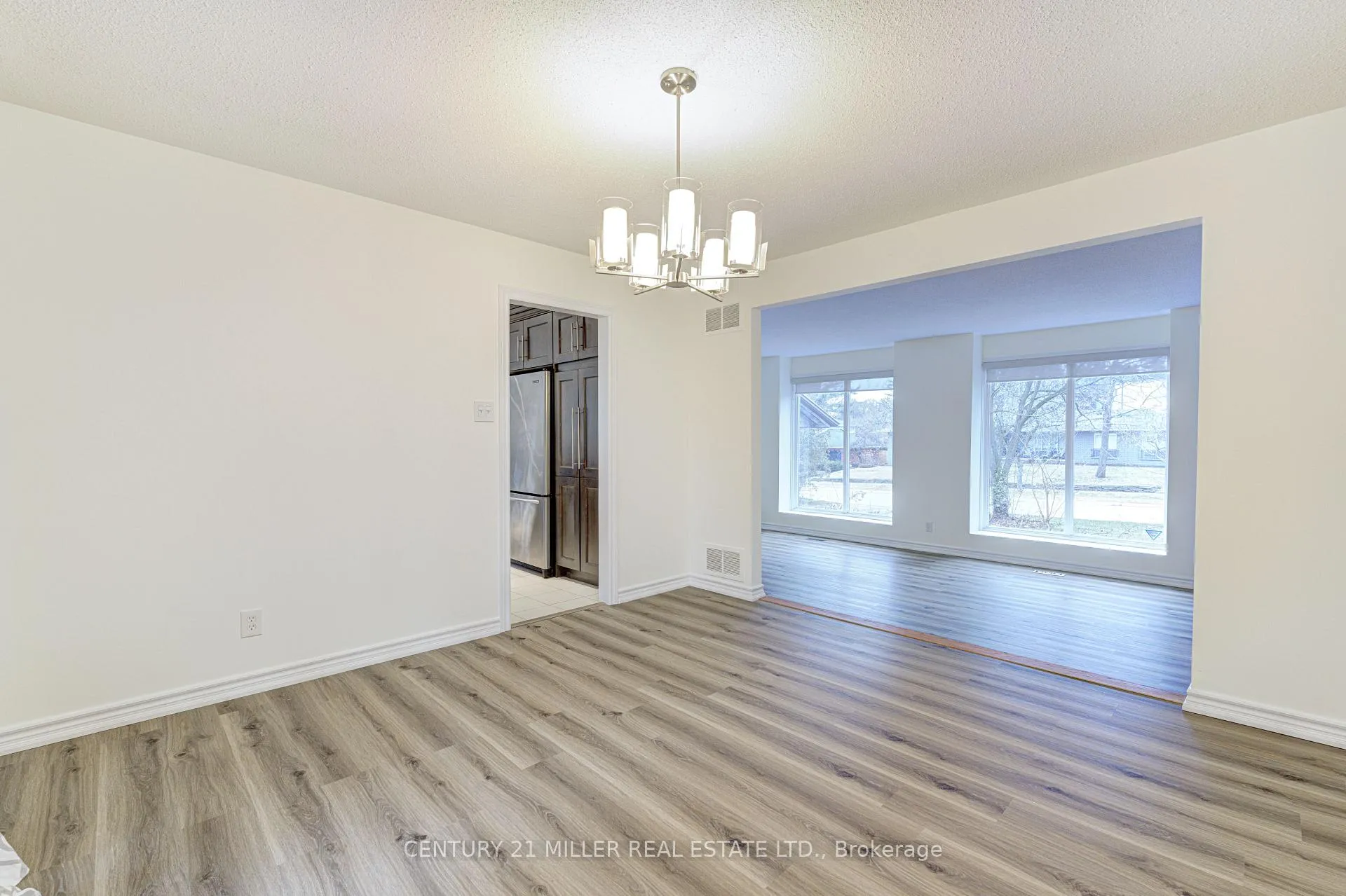 Photo 14 of 163 Castle Crescent, Oakville, Ford — HOMEH