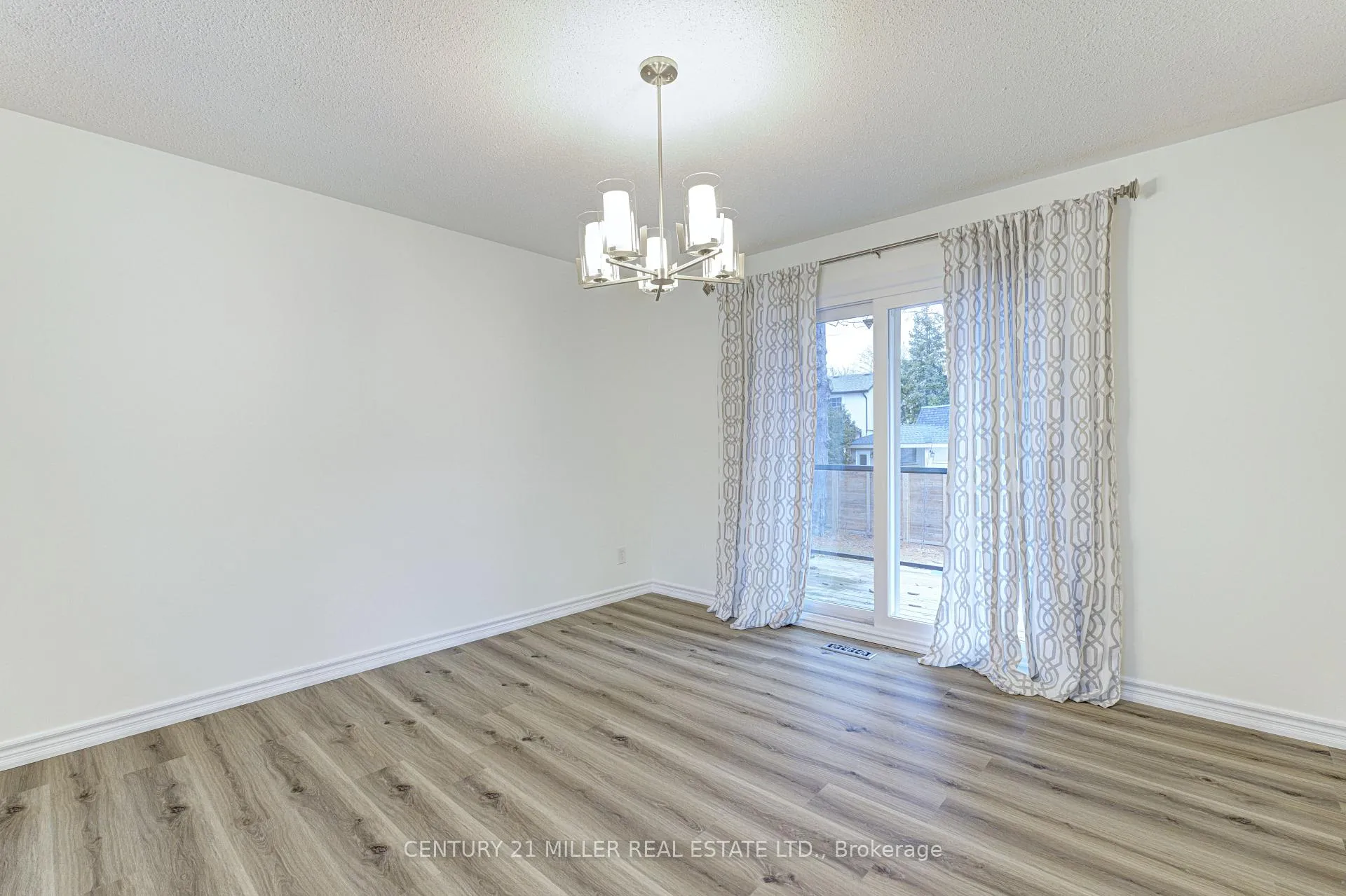 Photo 15 of 163 Castle Crescent, Oakville, Ford — HOMEH
