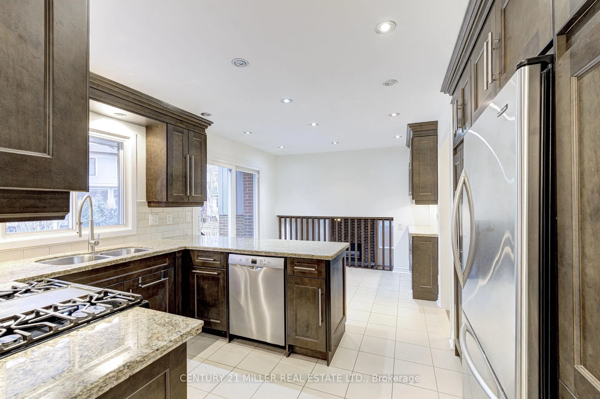 Photo 16 of 163 Castle Crescent, Oakville, Ford — HOMEH