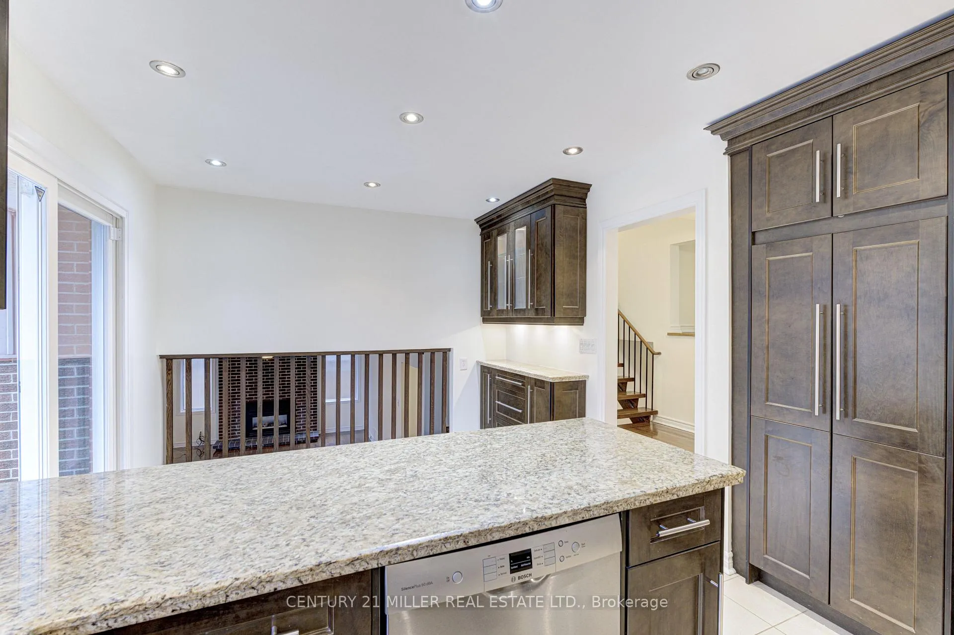 Photo 17 of 163 Castle Crescent, Oakville, Ford — HOMEH