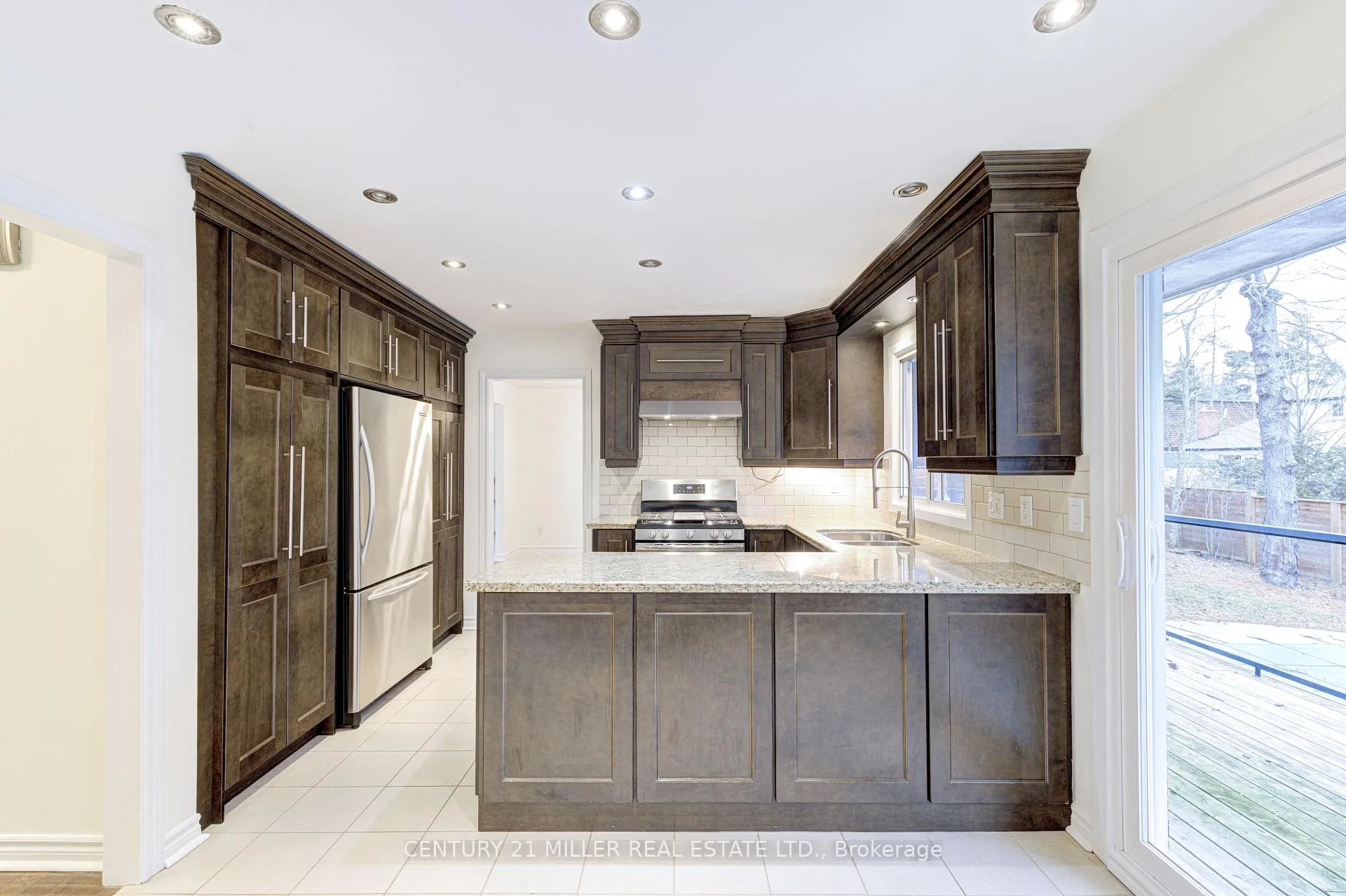 Photo 19 of 163 Castle Crescent, Oakville, Ford — HOMEH