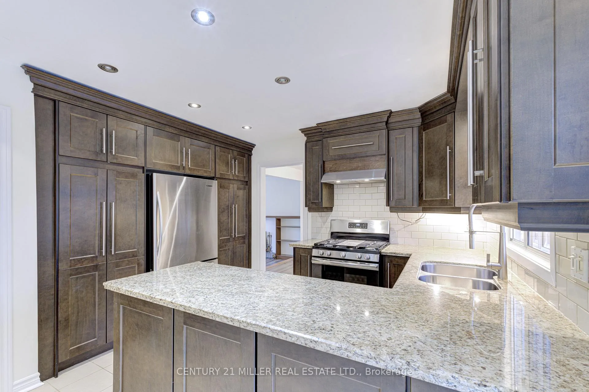 Photo 21 of 163 Castle Crescent, Oakville, Ford — HOMEH
