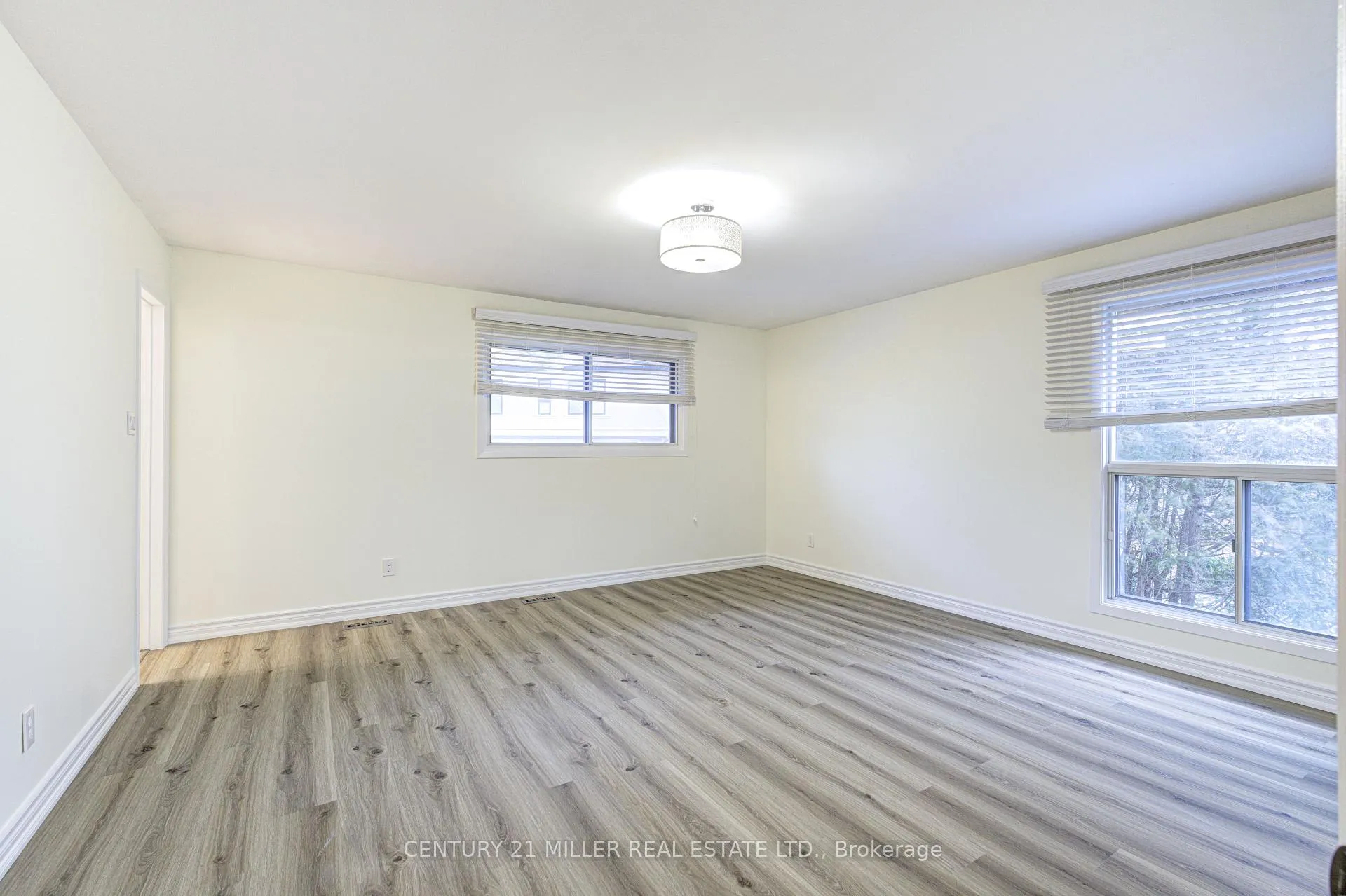 Photo 23 of 163 Castle Crescent, Oakville, Ford — HOMEH