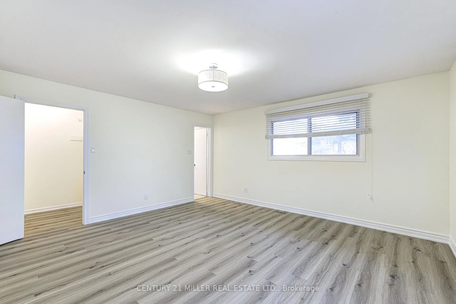Photo 24 of 163 Castle Crescent, Oakville, Ford — HOMEH