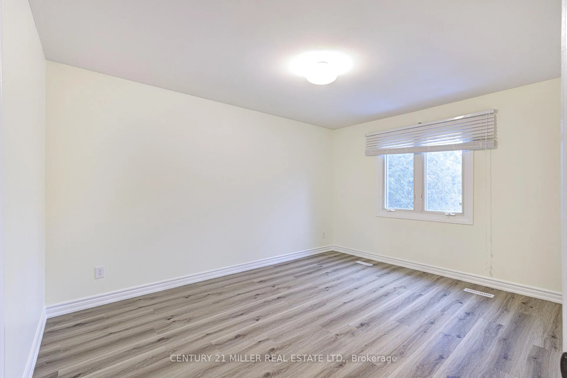 Photo 30 of 163 Castle Crescent, Oakville, Ford — HOMEH
