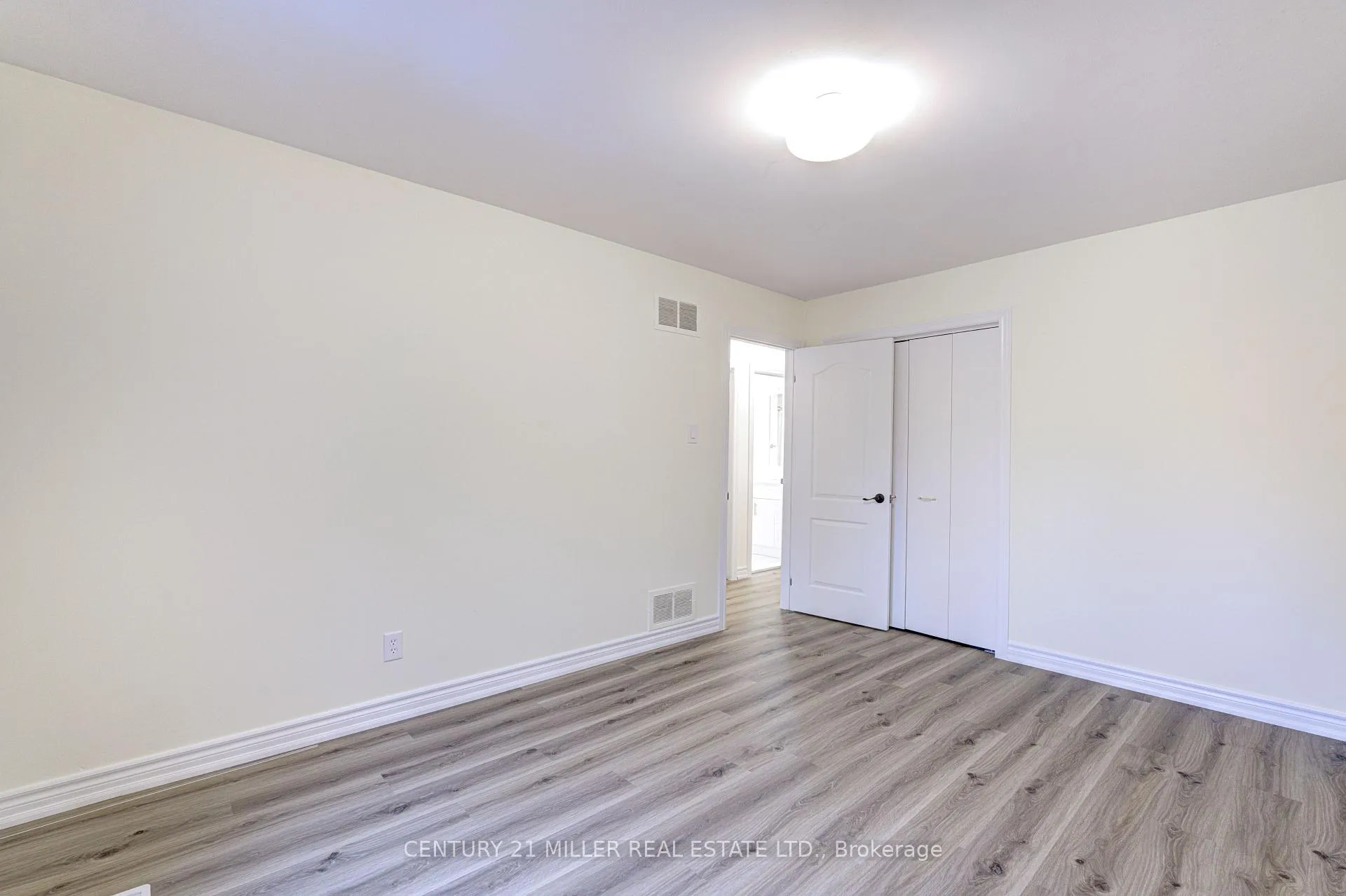 Photo 31 of 163 Castle Crescent, Oakville, Ford — HOMEH