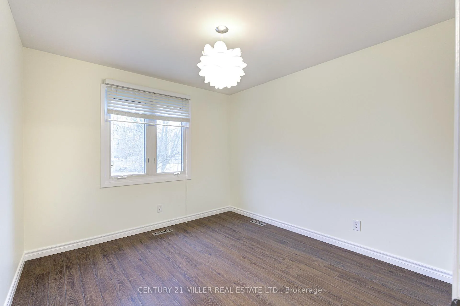 Photo 32 of 163 Castle Crescent, Oakville, Ford — HOMEH