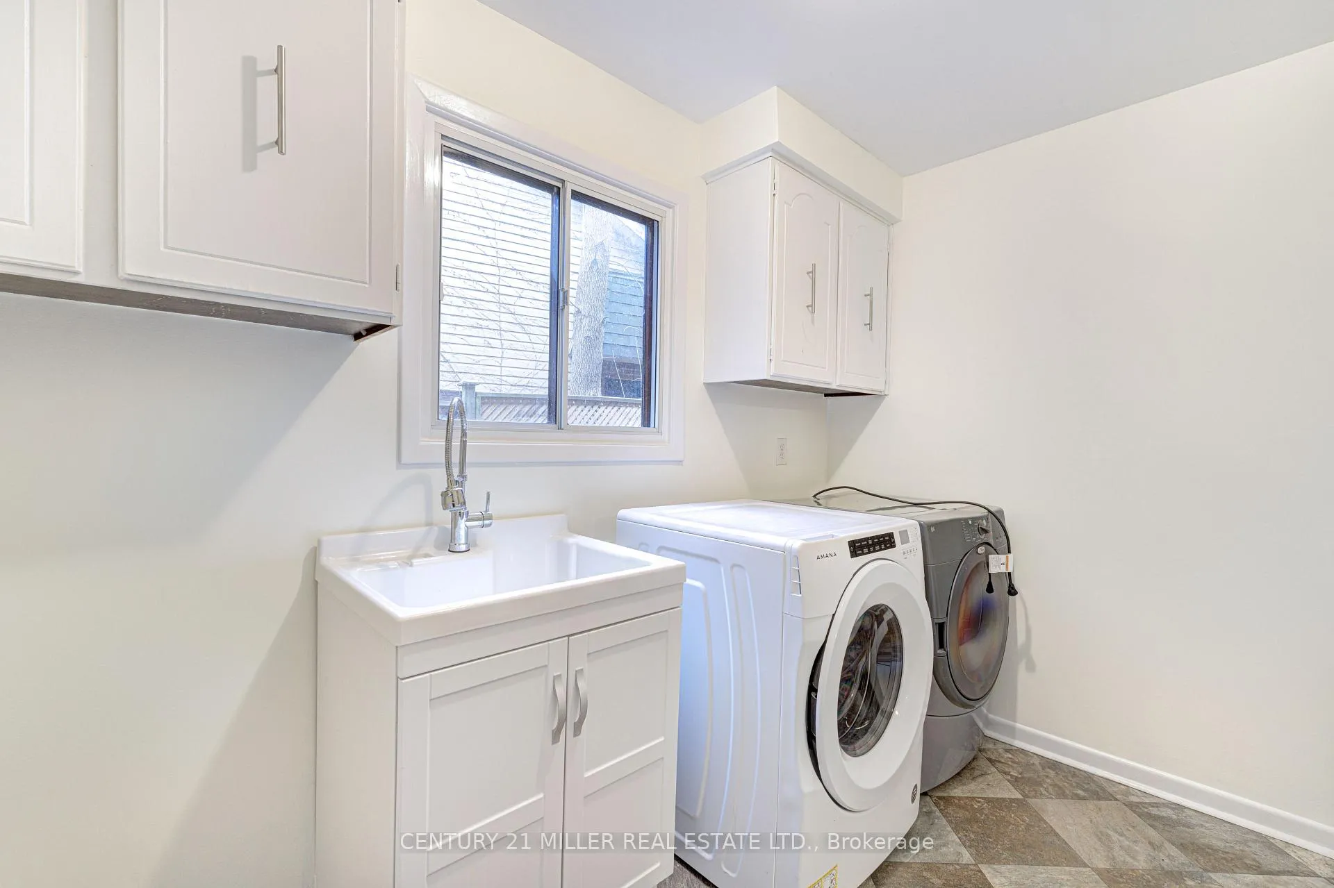 Photo 37 of 163 Castle Crescent, Oakville, Ford — HOMEH