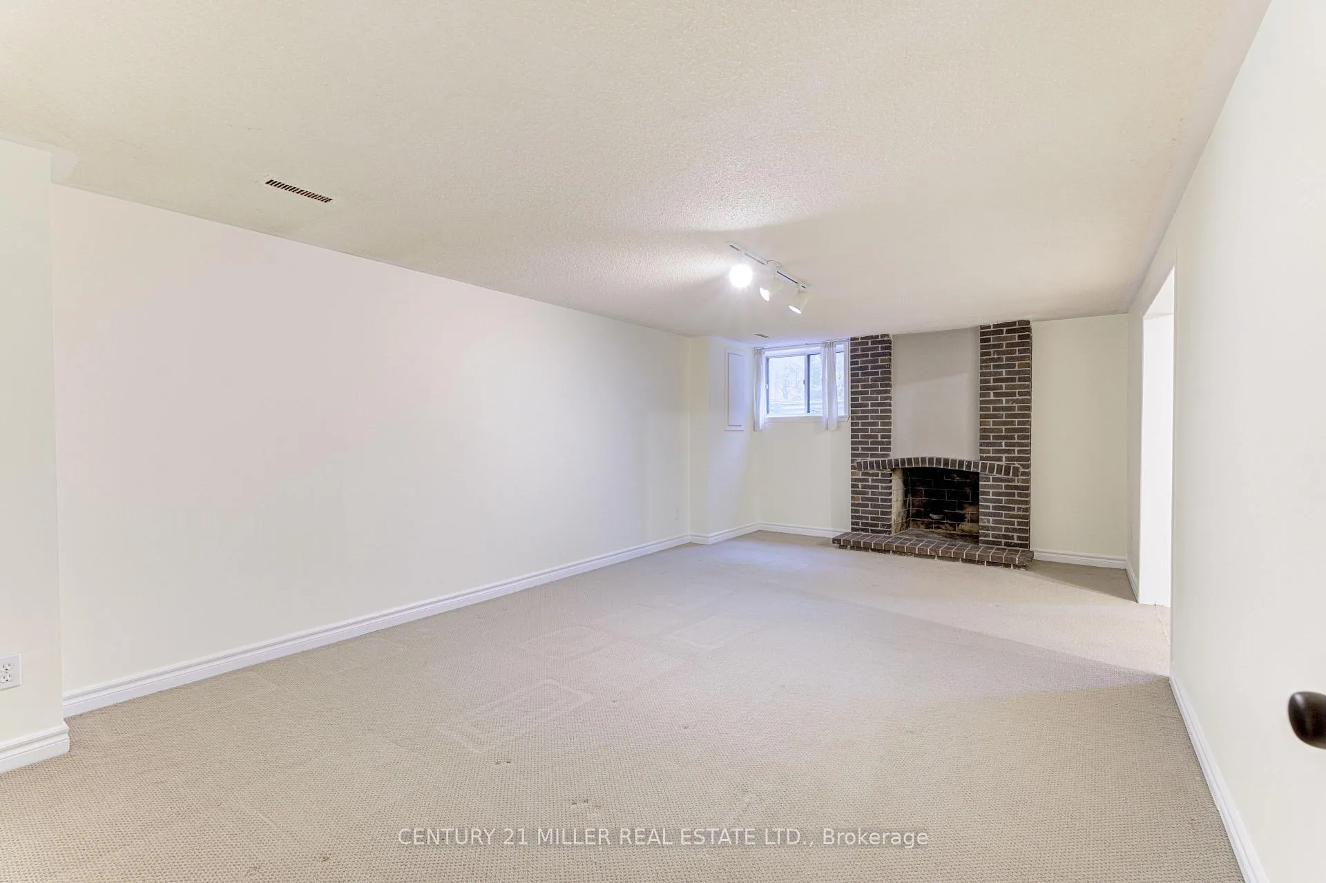 Photo 40 of 163 Castle Crescent, Oakville, Ford — HOMEH