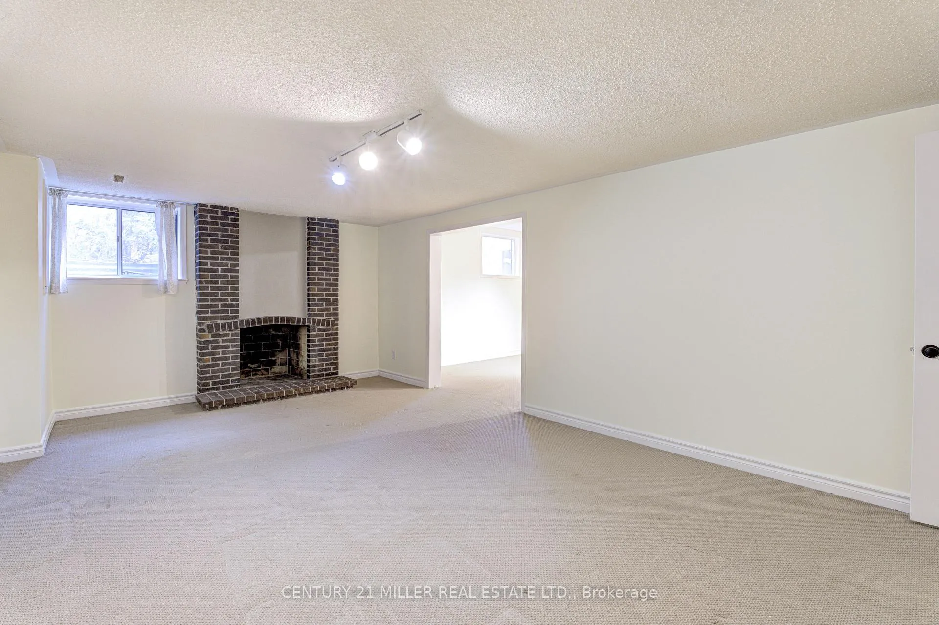 Photo 41 of 163 Castle Crescent, Oakville, Ford — HOMEH