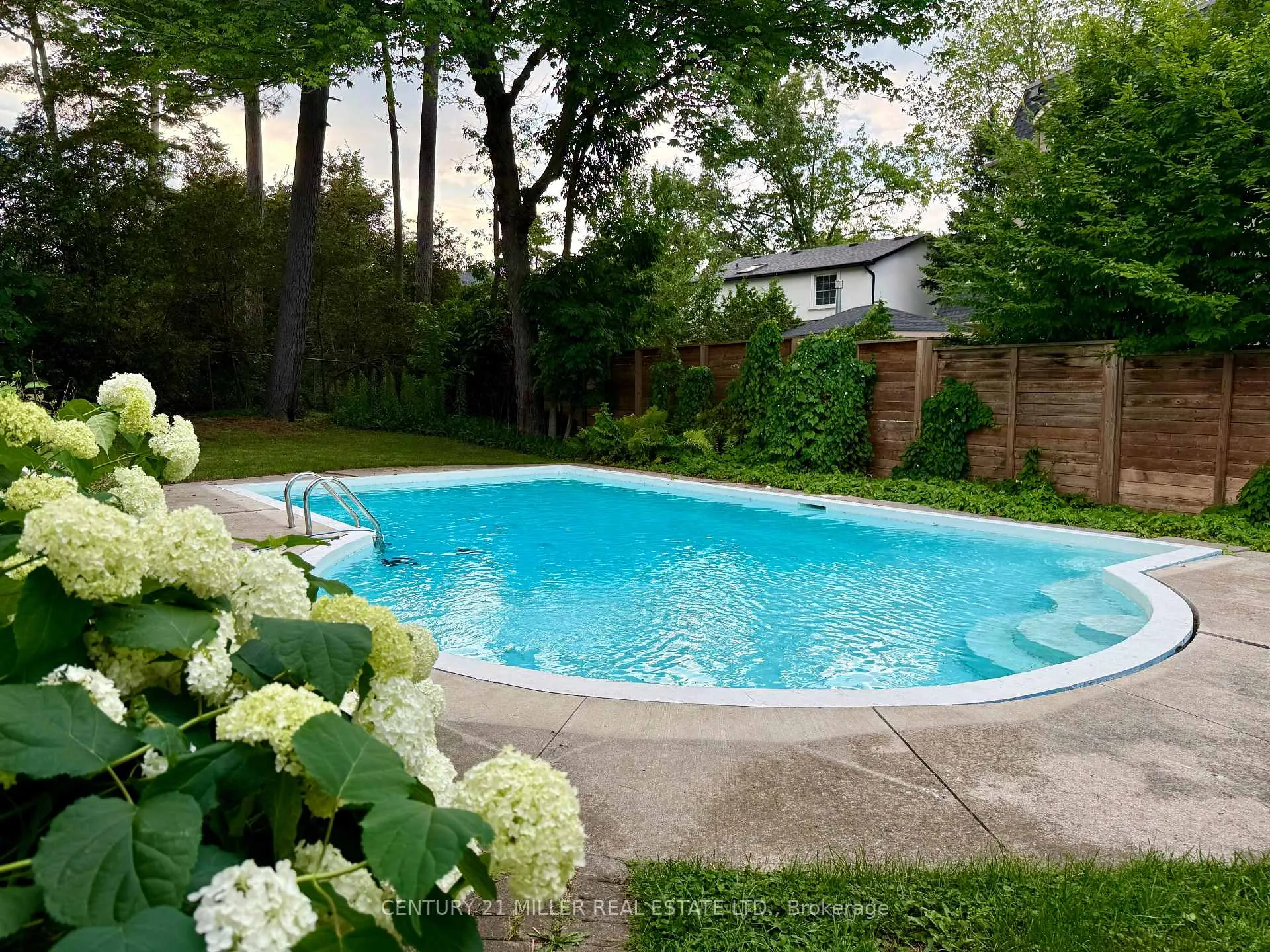 Photo 48 of 163 Castle Crescent, Oakville, Ford — HOMEH