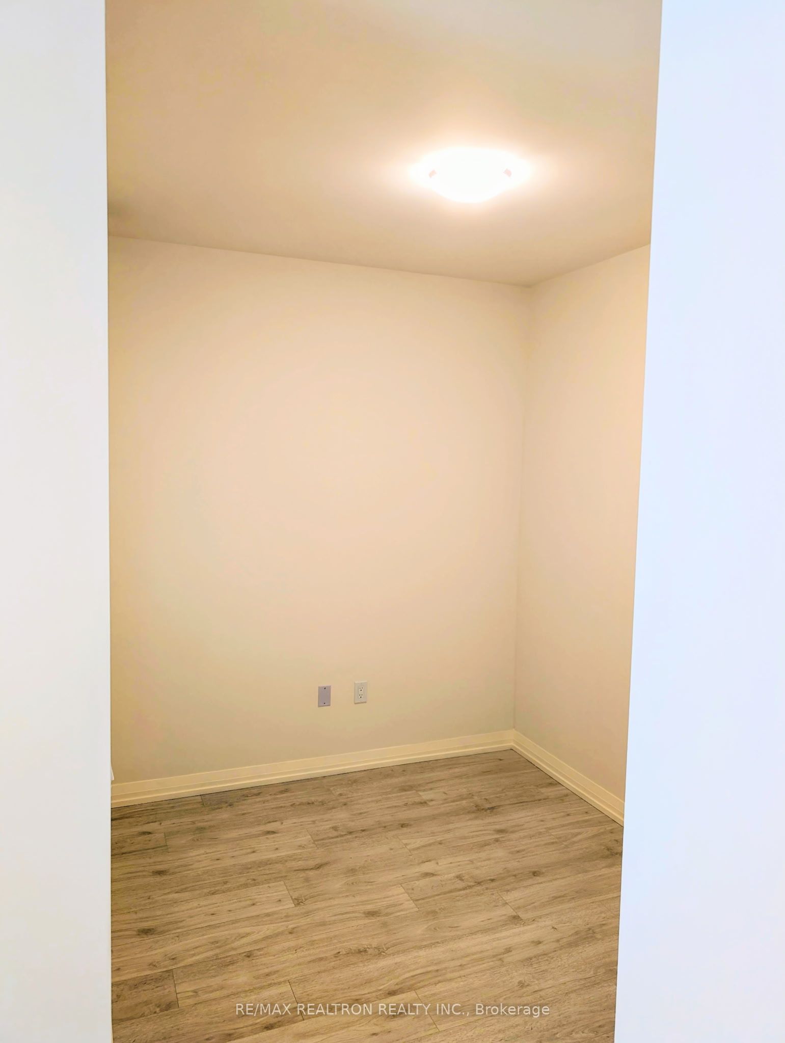 Photo 2 of Unit 2409, 1010 Sandy Beach Road, Pickering, Bay Ridges — HOMEH