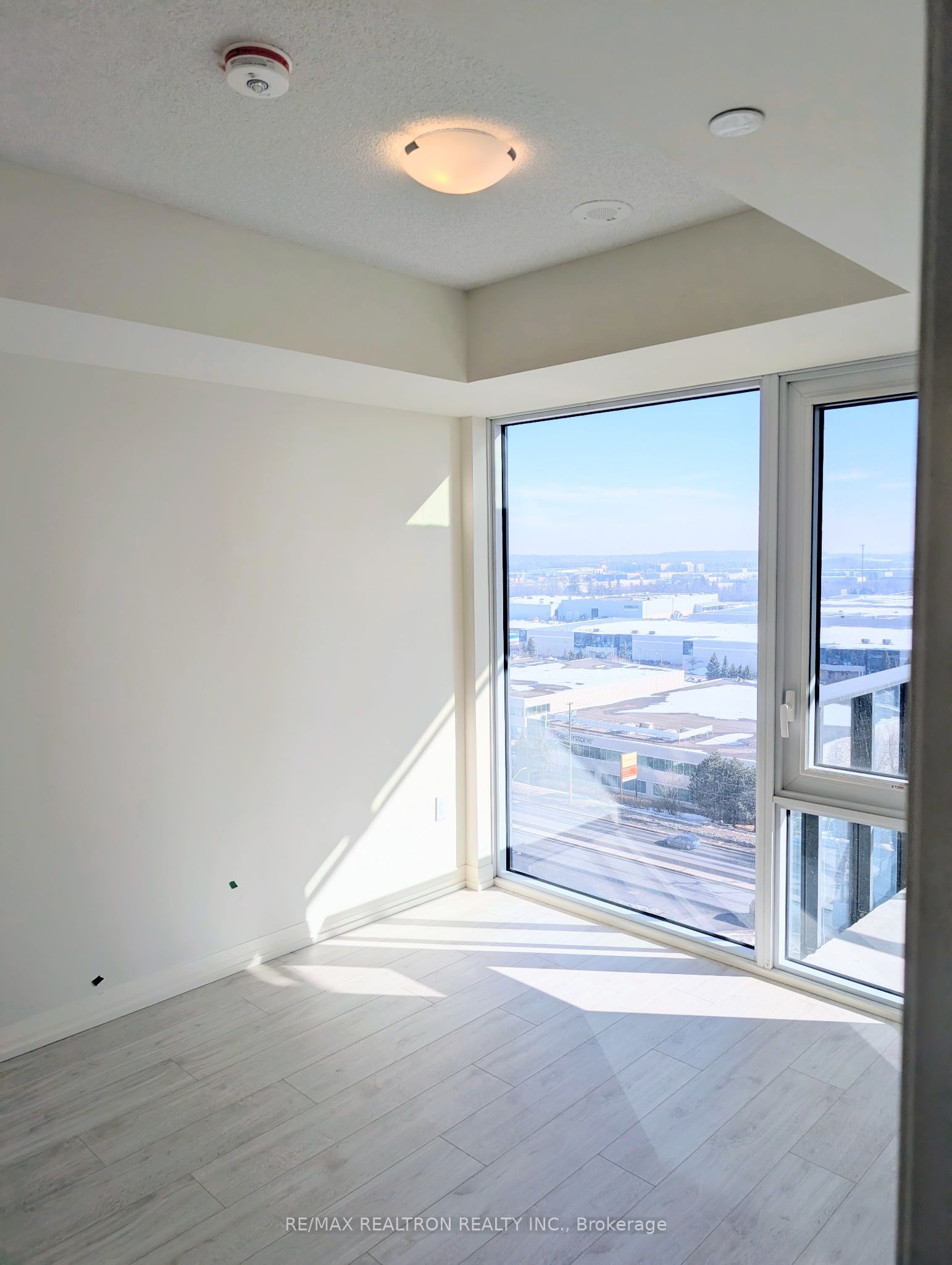 Photo 3 of Unit 2409, 1010 Sandy Beach Road, Pickering, Bay Ridges — HOMEH