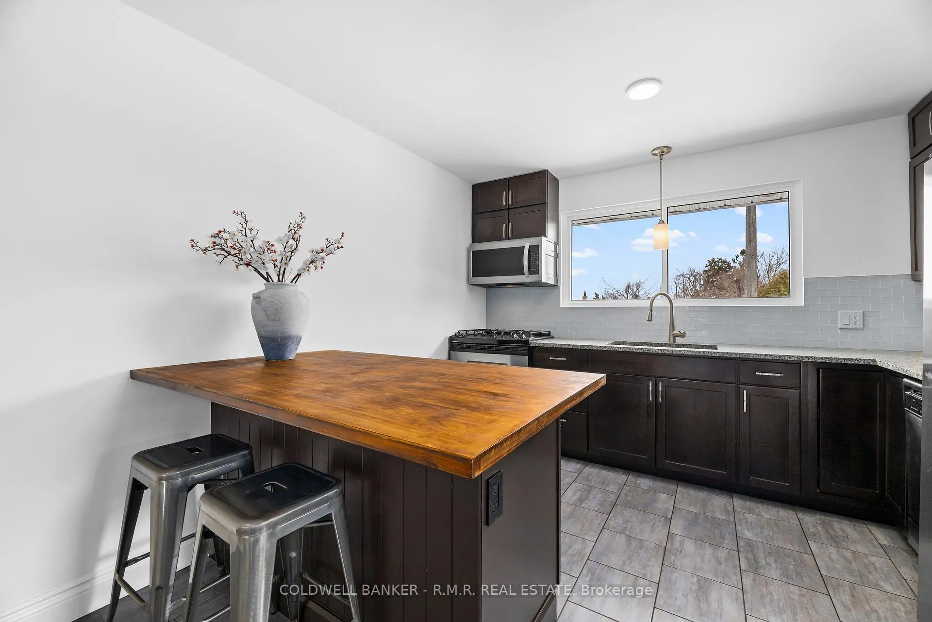 Photo 11 of 8 Charlbrook Avenue, Barrie, Cundles East — HOMEH