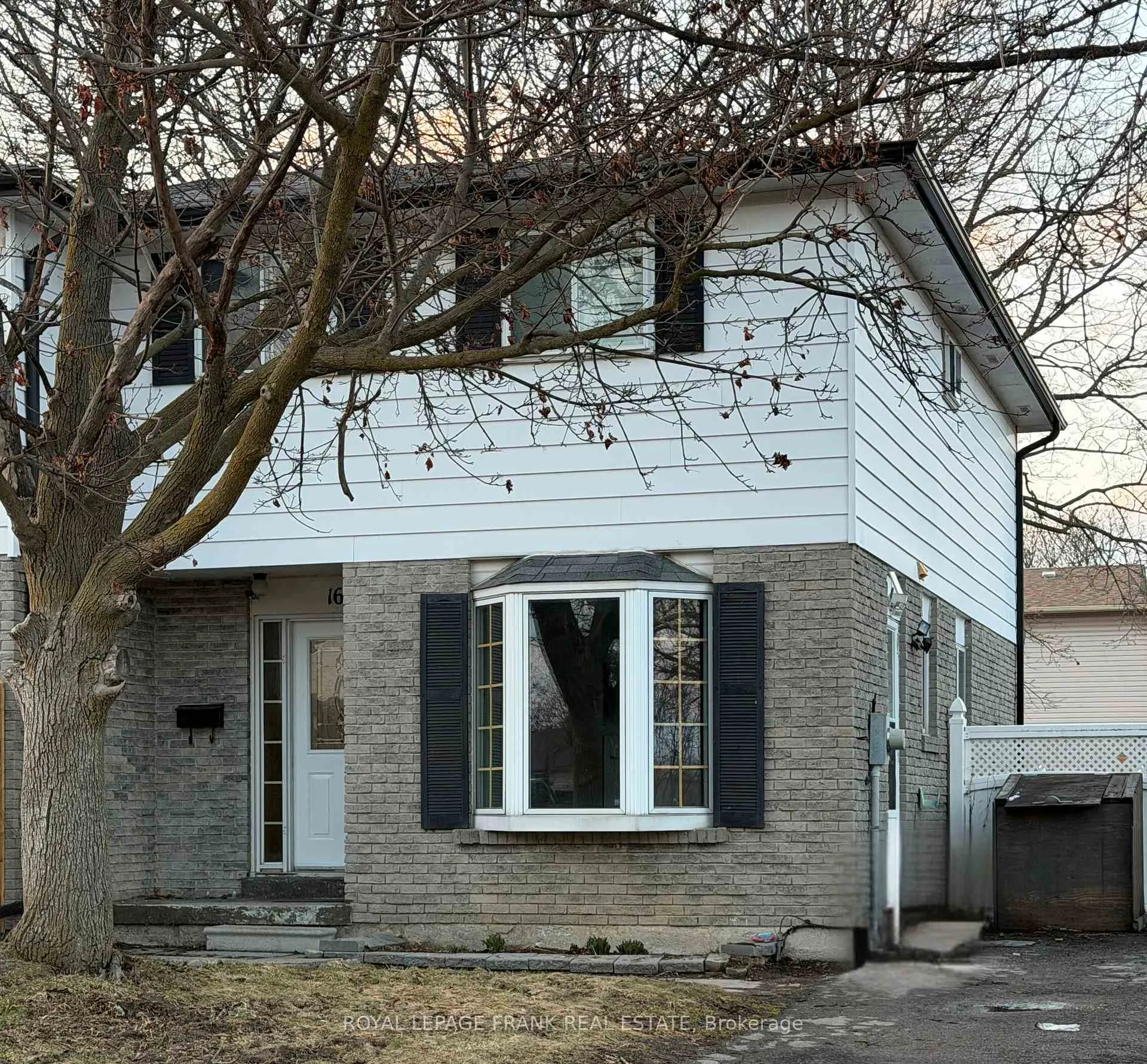 Photo 2 of 16 Loscombe Drive, Clarington, Bowmanville — HOMEH