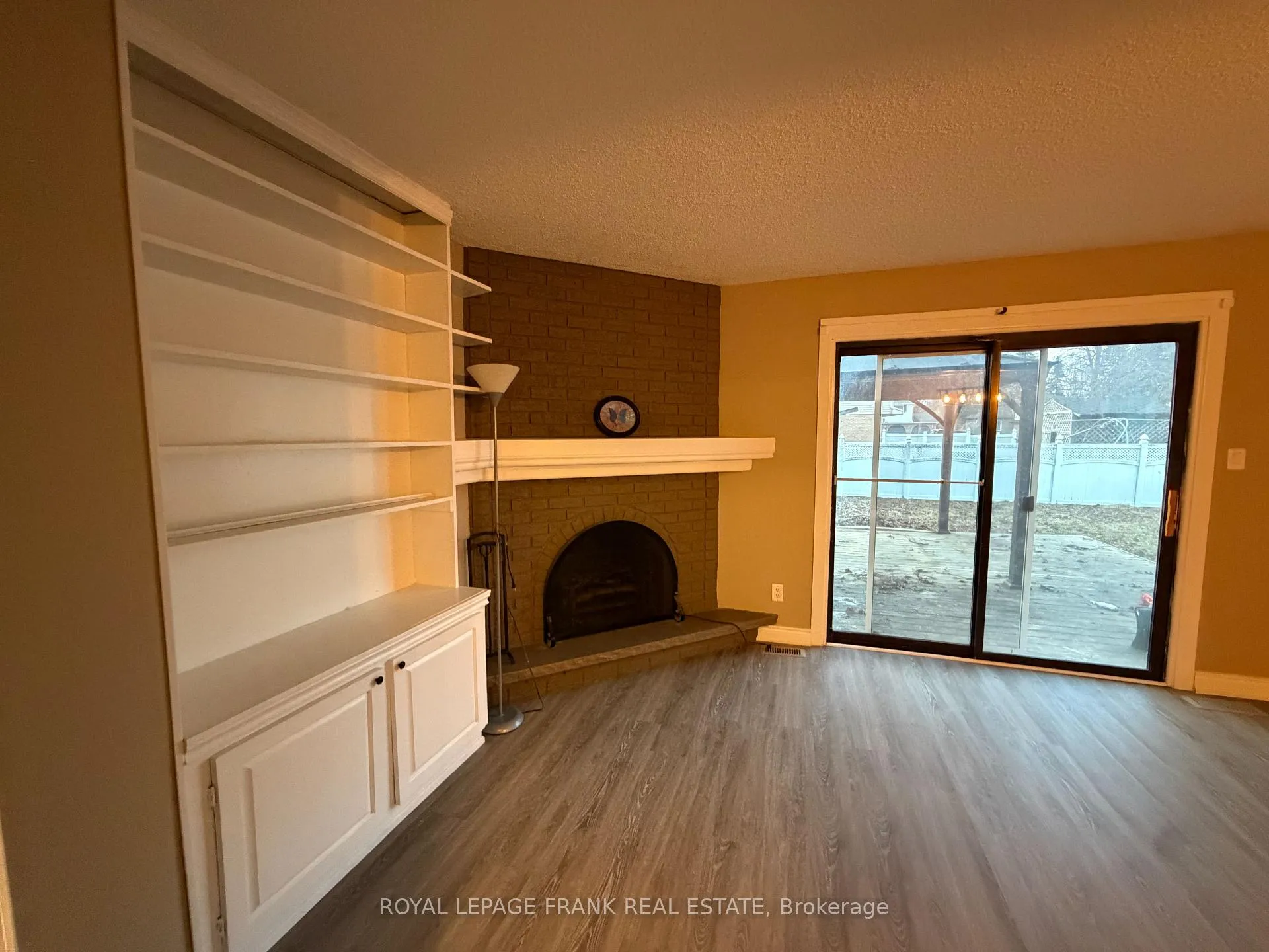 Photo 7 of 16 Loscombe Drive, Clarington, Bowmanville — HOMEH