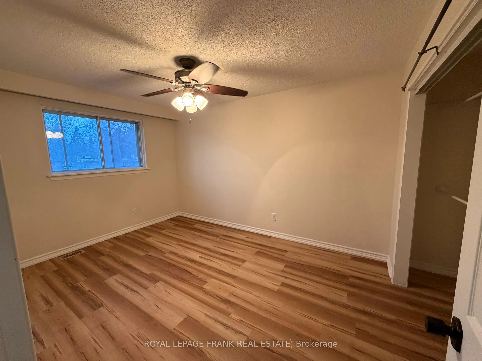Photo 12 of 16 Loscombe Drive, Clarington, Bowmanville — HOMEH