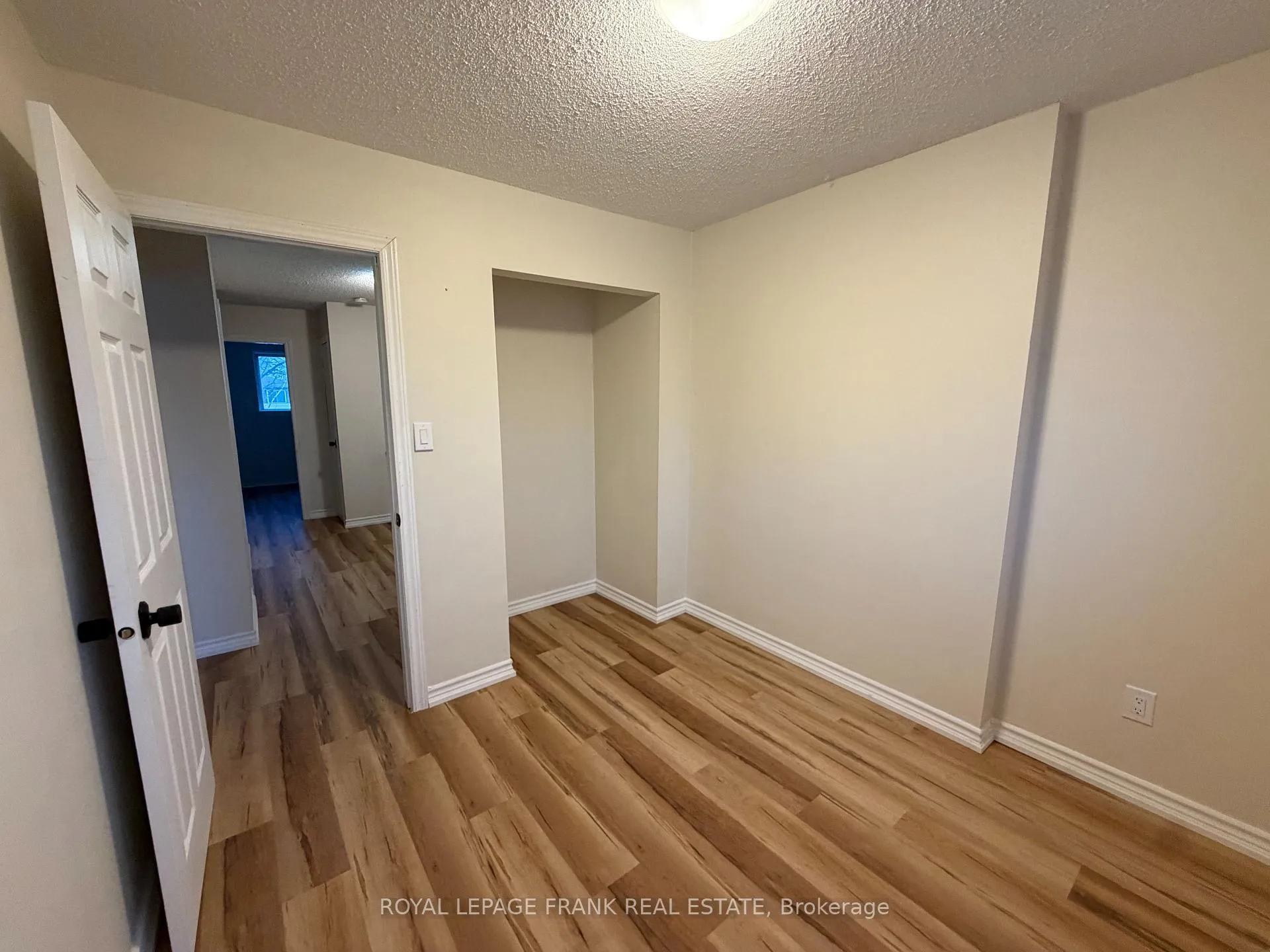Photo 15 of 16 Loscombe Drive, Clarington, Bowmanville — HOMEH
