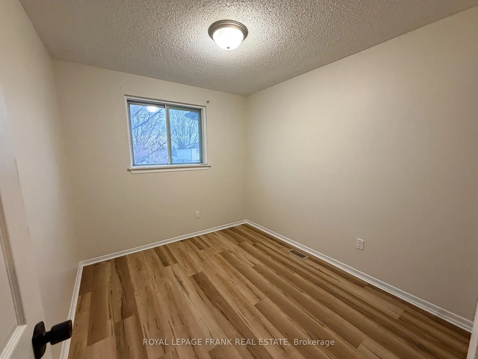 Photo 16 of 16 Loscombe Drive, Clarington, Bowmanville — HOMEH
