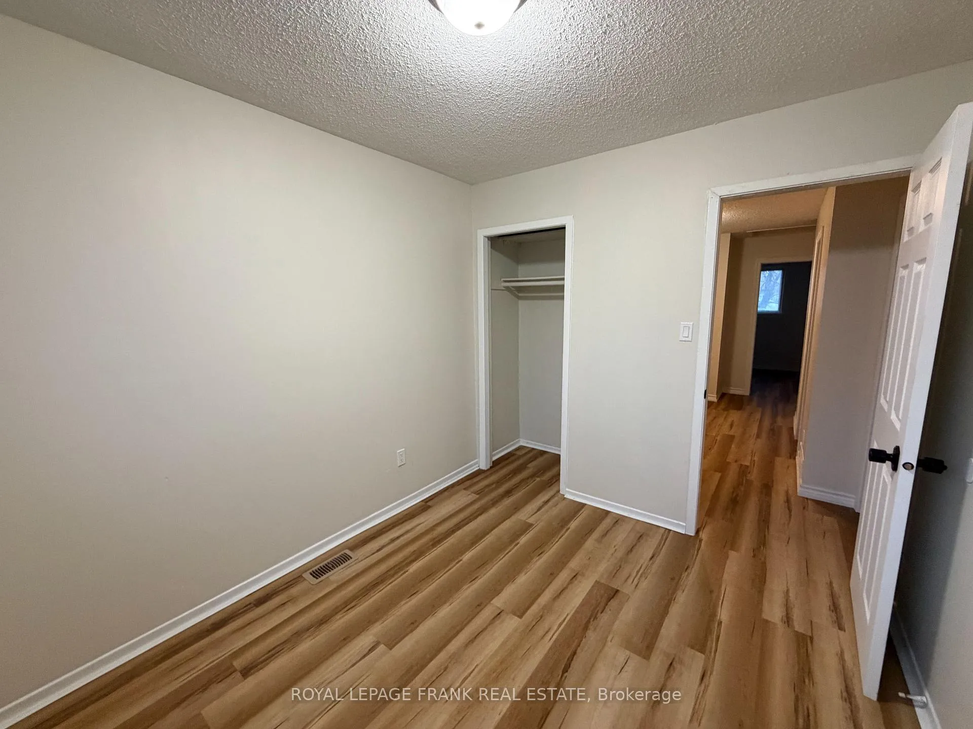 Photo 18 of 16 Loscombe Drive, Clarington, Bowmanville — HOMEH