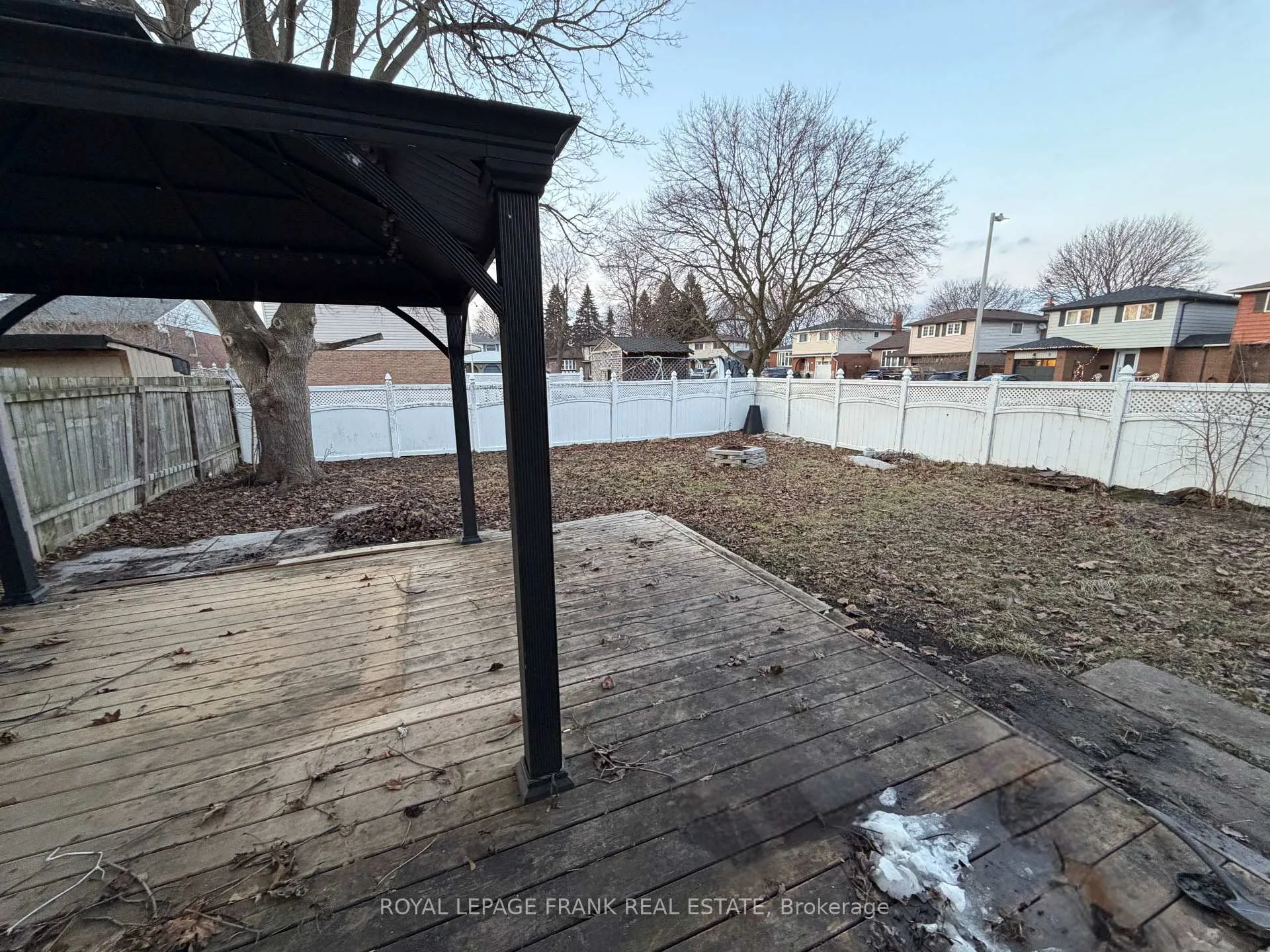 Photo 24 of 16 Loscombe Drive, Clarington, Bowmanville — HOMEH