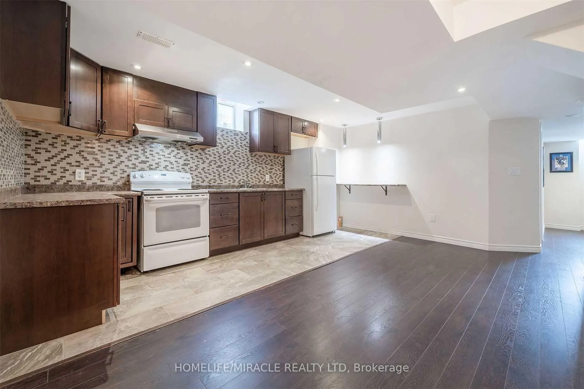 Photo 2 of Unit Bsmt, 21 Gosling Street, Brampton, Brampton West — HOMEH