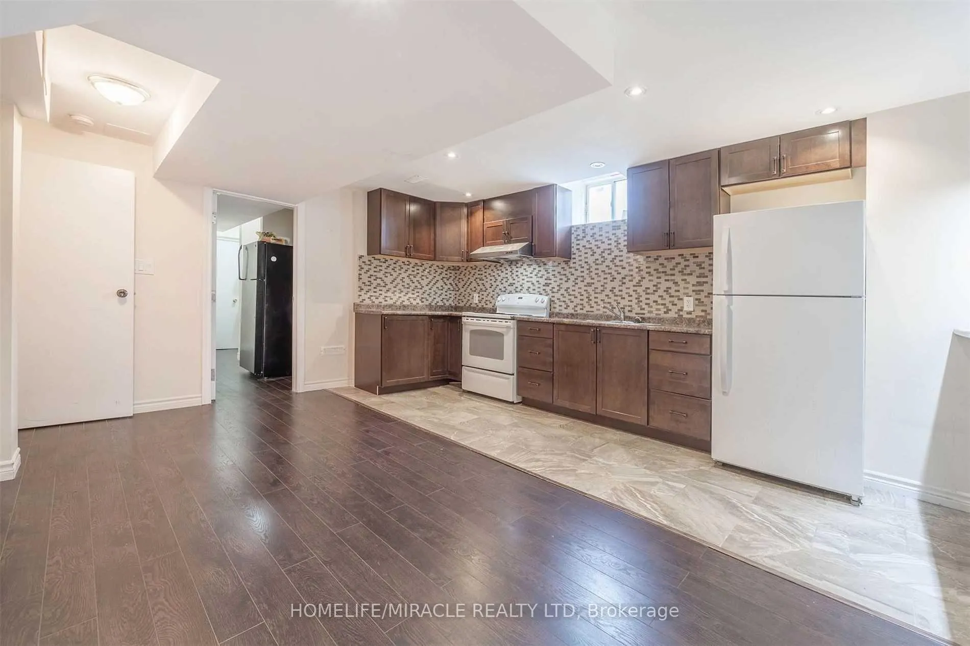 Photo 3 of Unit Bsmt, 21 Gosling Street, Brampton, Brampton West — HOMEH