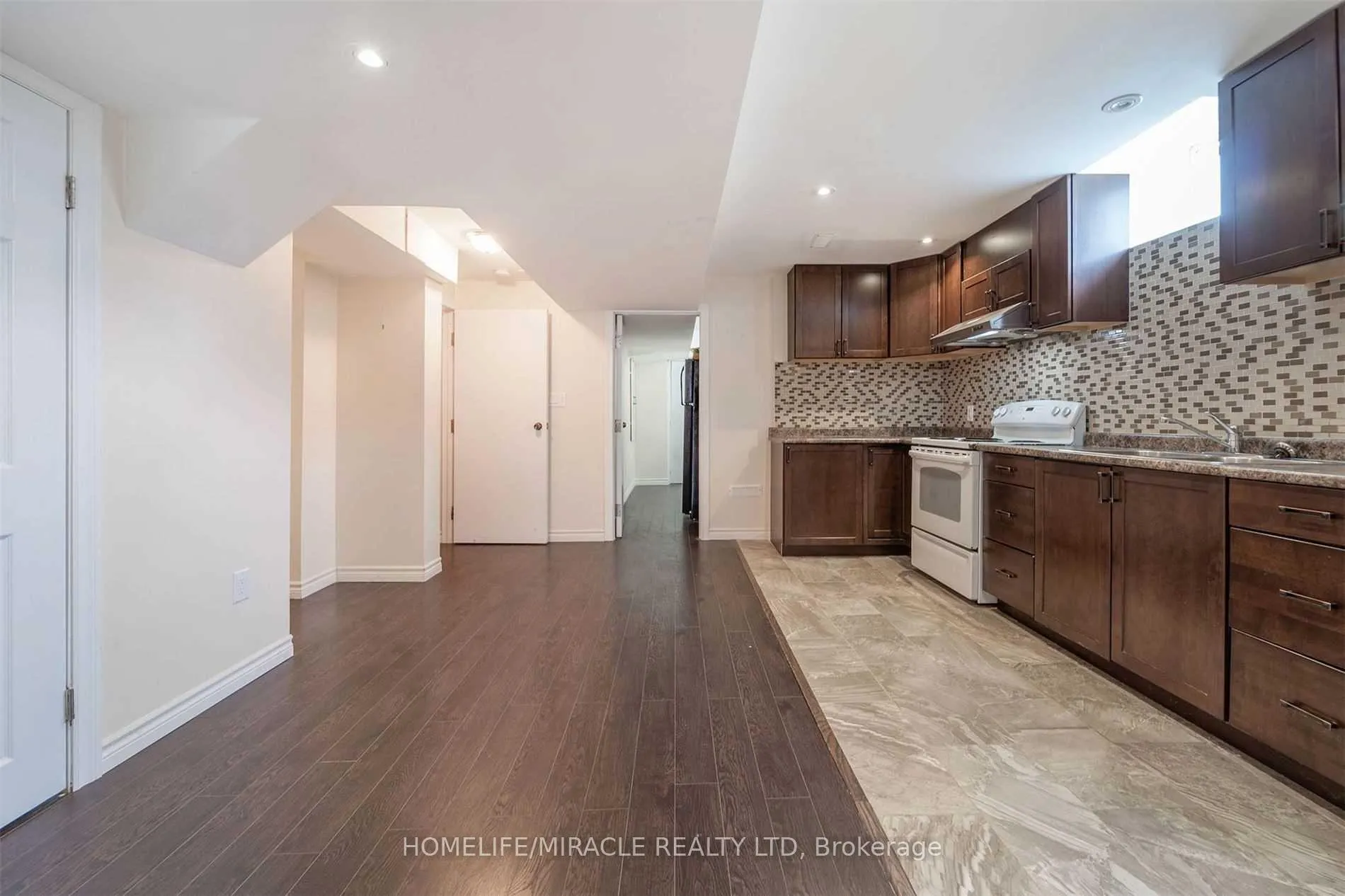 Photo 4 of Unit Bsmt, 21 Gosling Street, Brampton, Brampton West — HOMEH